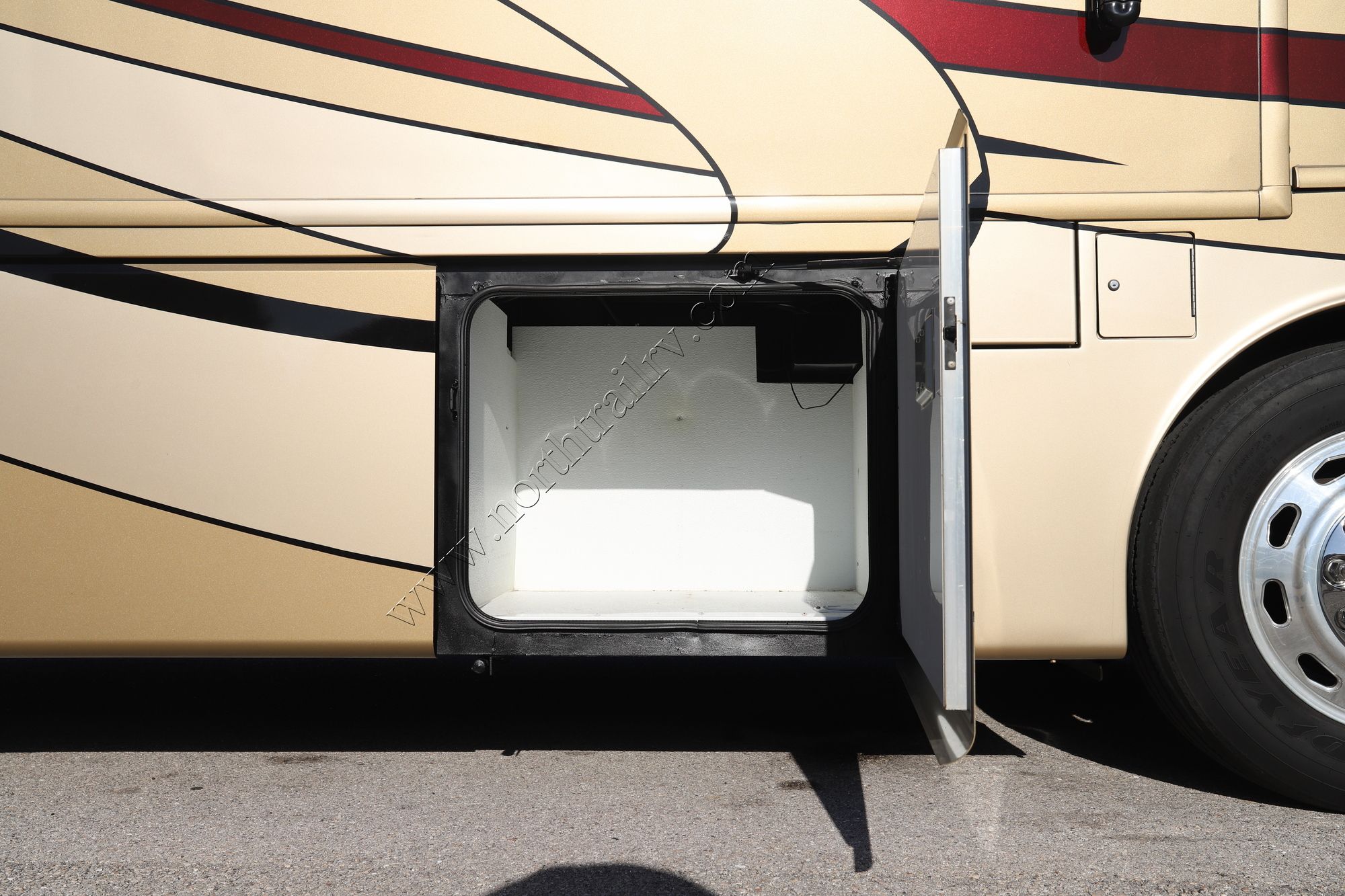 Used 2013 Fleetwood Discovery 40G Class A  For Sale