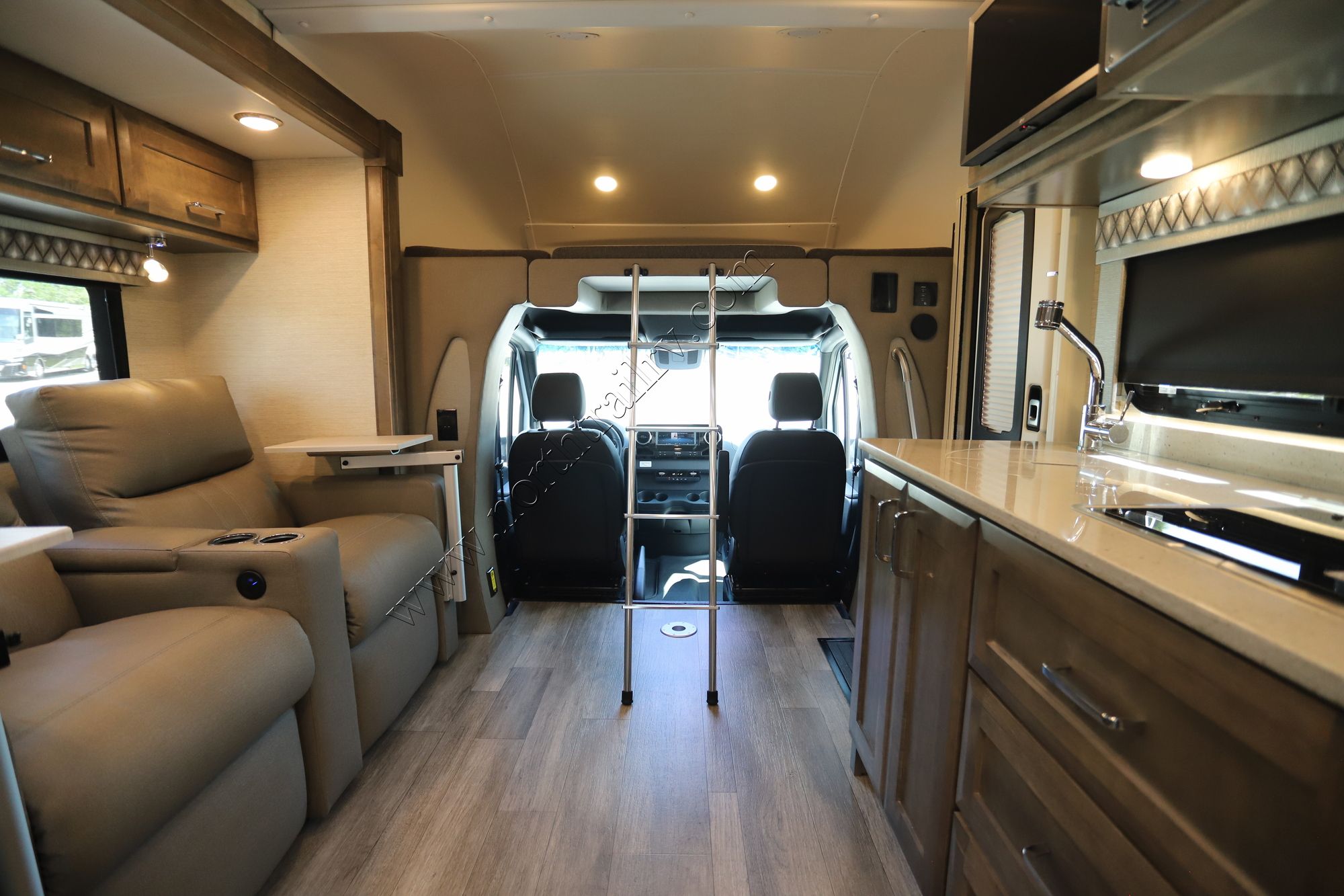 Used 2023 Tiffin Motor Homes Wayfarer 25RW Class C  For Sale