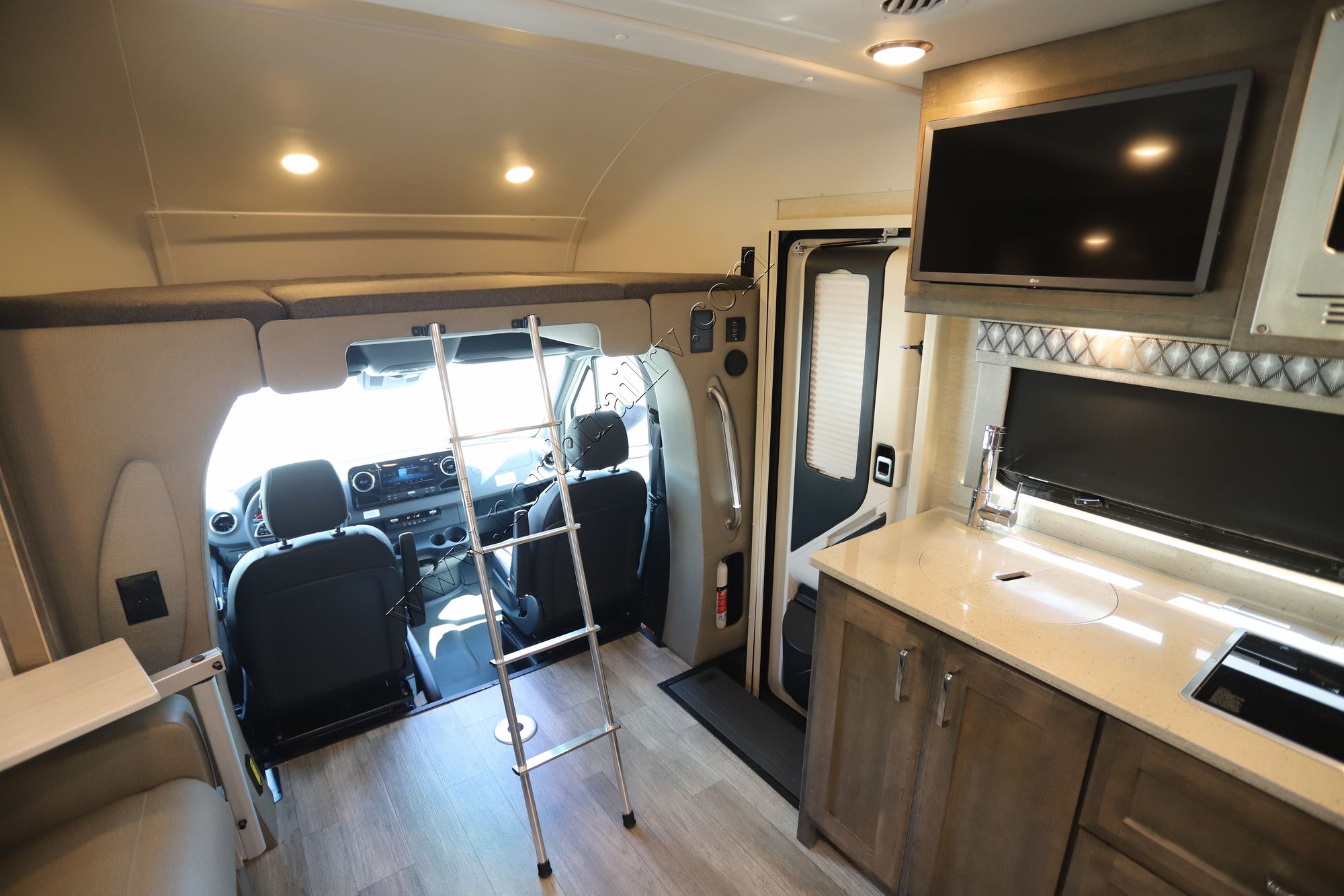 Used 2023 Tiffin Motor Homes Wayfarer 25RW Class C  For Sale