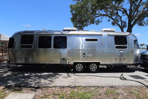 2023 Airstream Flying Cloud 30RB