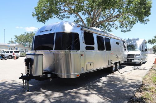2023 Airstream Flying Cloud 30RB
