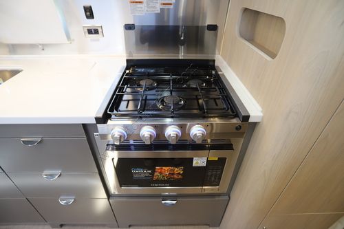2023 Airstream Globetrotter 30RB