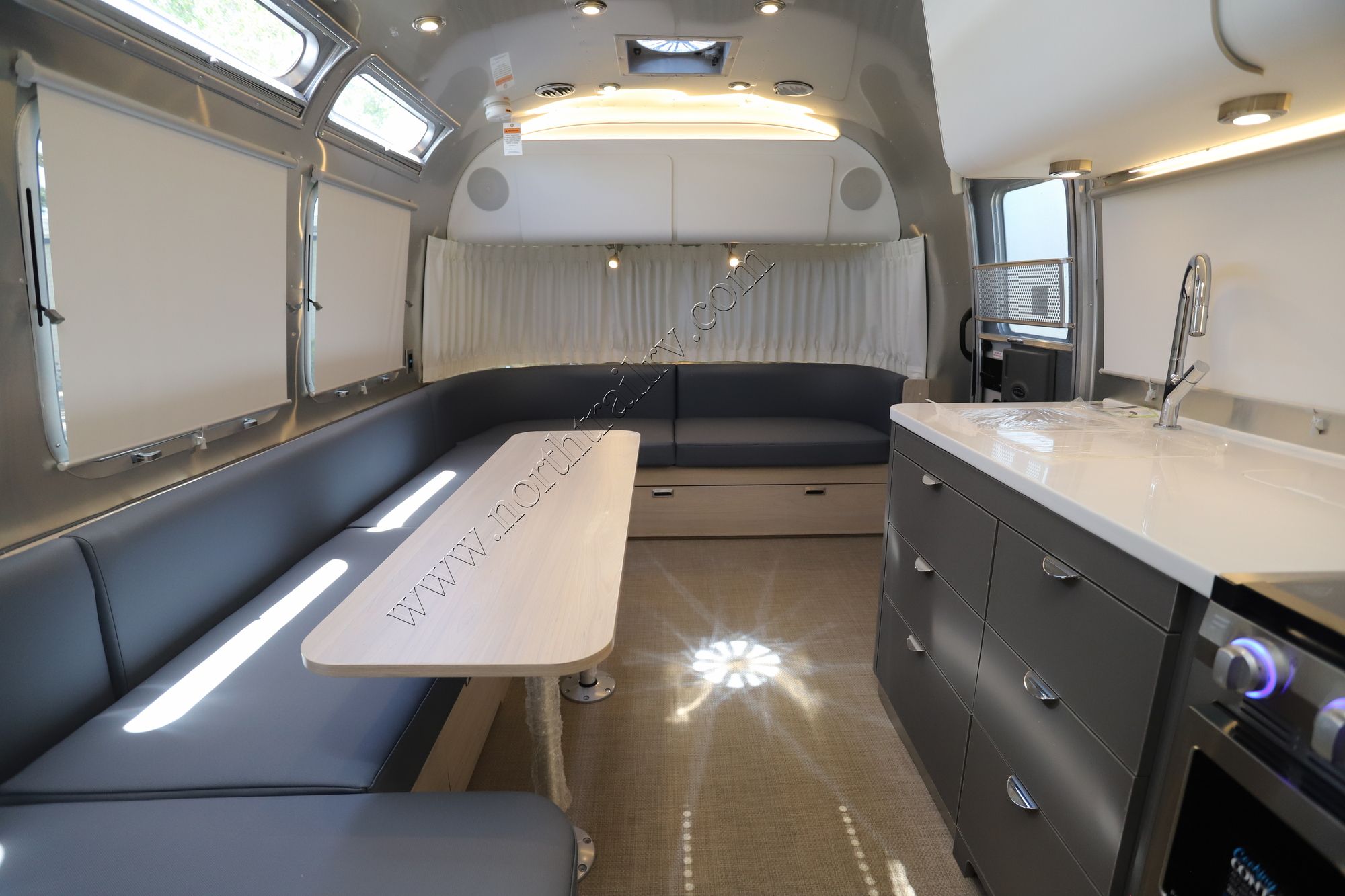2023 Airstream Globetrotter 30RB Travel Trailer New  For Sale