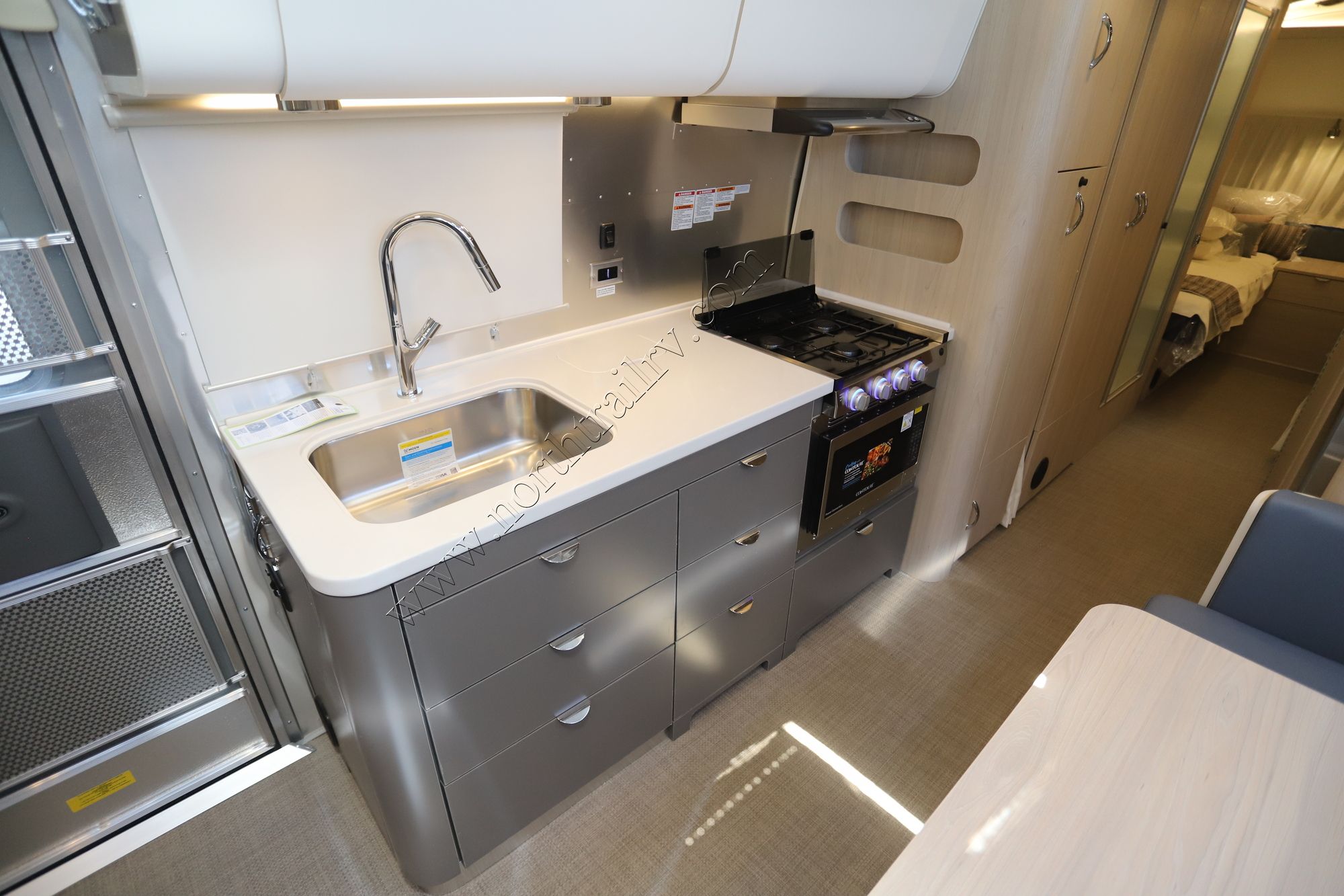 New 2023 Airstream Globetrotter 30RB Travel Trailer  For Sale
