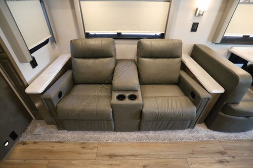 2023 Renegade Rv Verona 40VRB