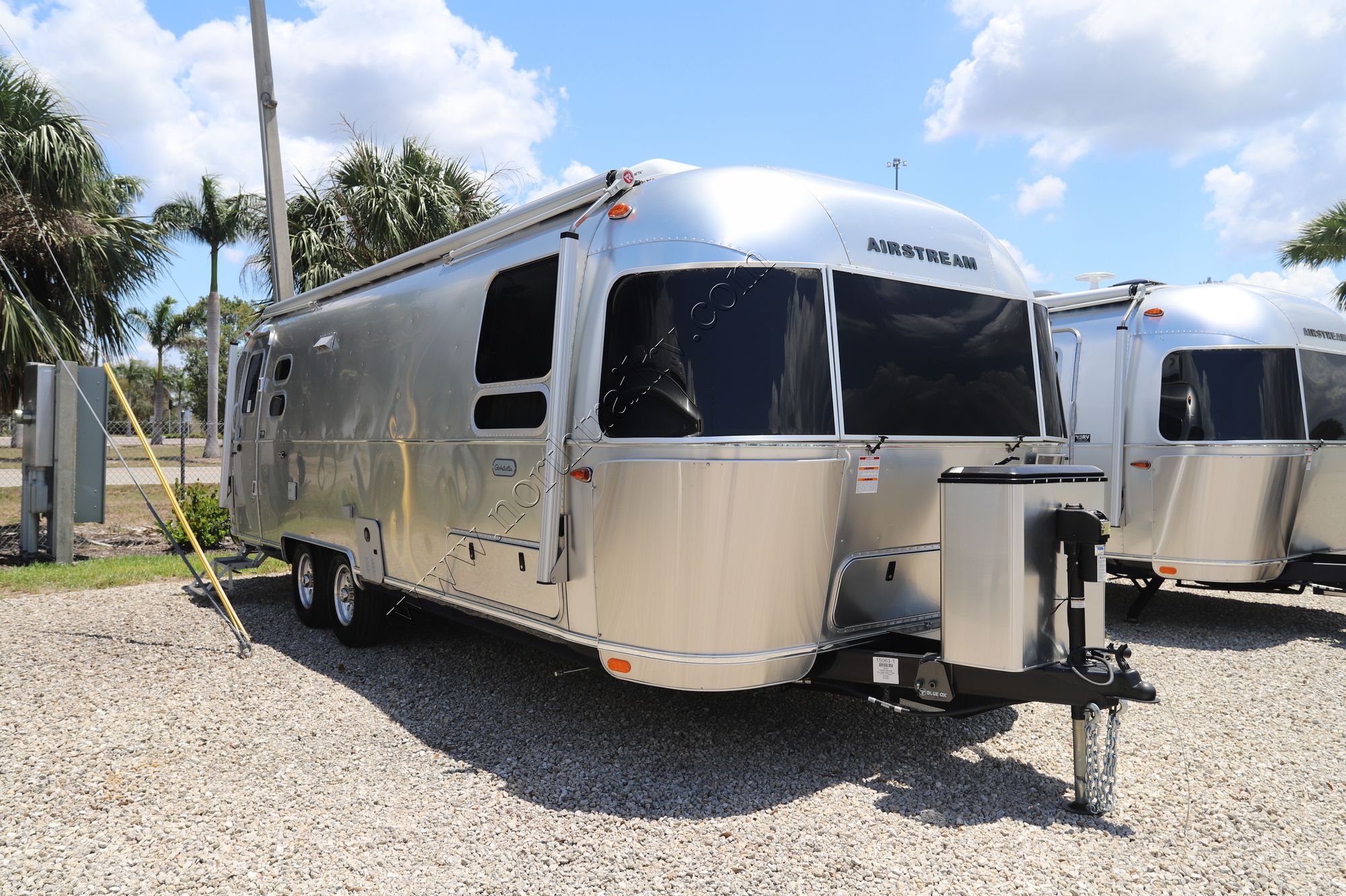 Used 2022 Airstream Globetrotter 27FBT Travel Trailer  For Sale
