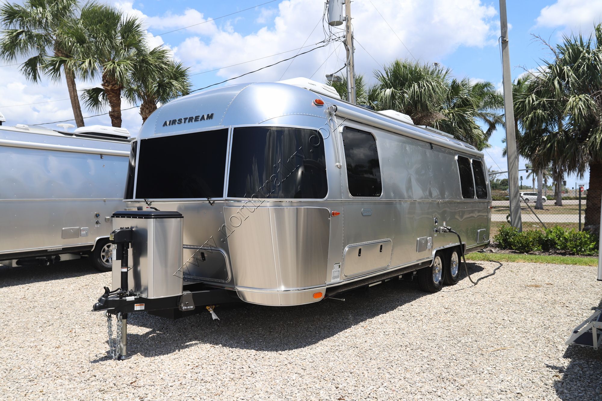 2022 Airstream Globetrotter 27FBT Travel Trailer Used  For Sale