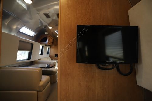 2018 Airstream Classic 33FB Travel Trailer