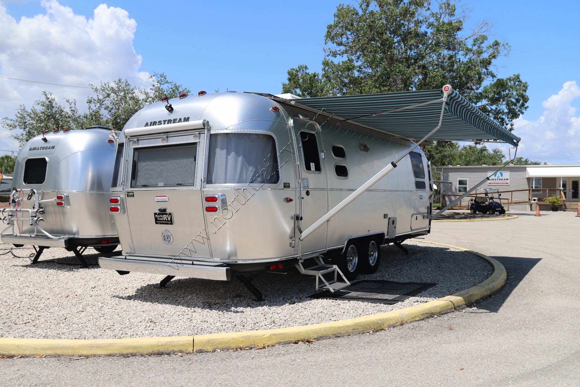 2023 Airstream International 27FB Travel Trailer New  For Sale
