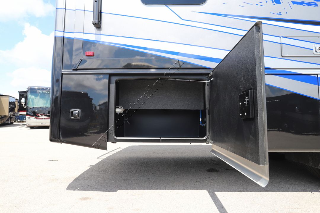 2023 Jayco Seneca 37M 15531