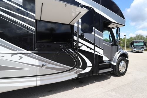 2024 Jayco Seneca Prestige 37K