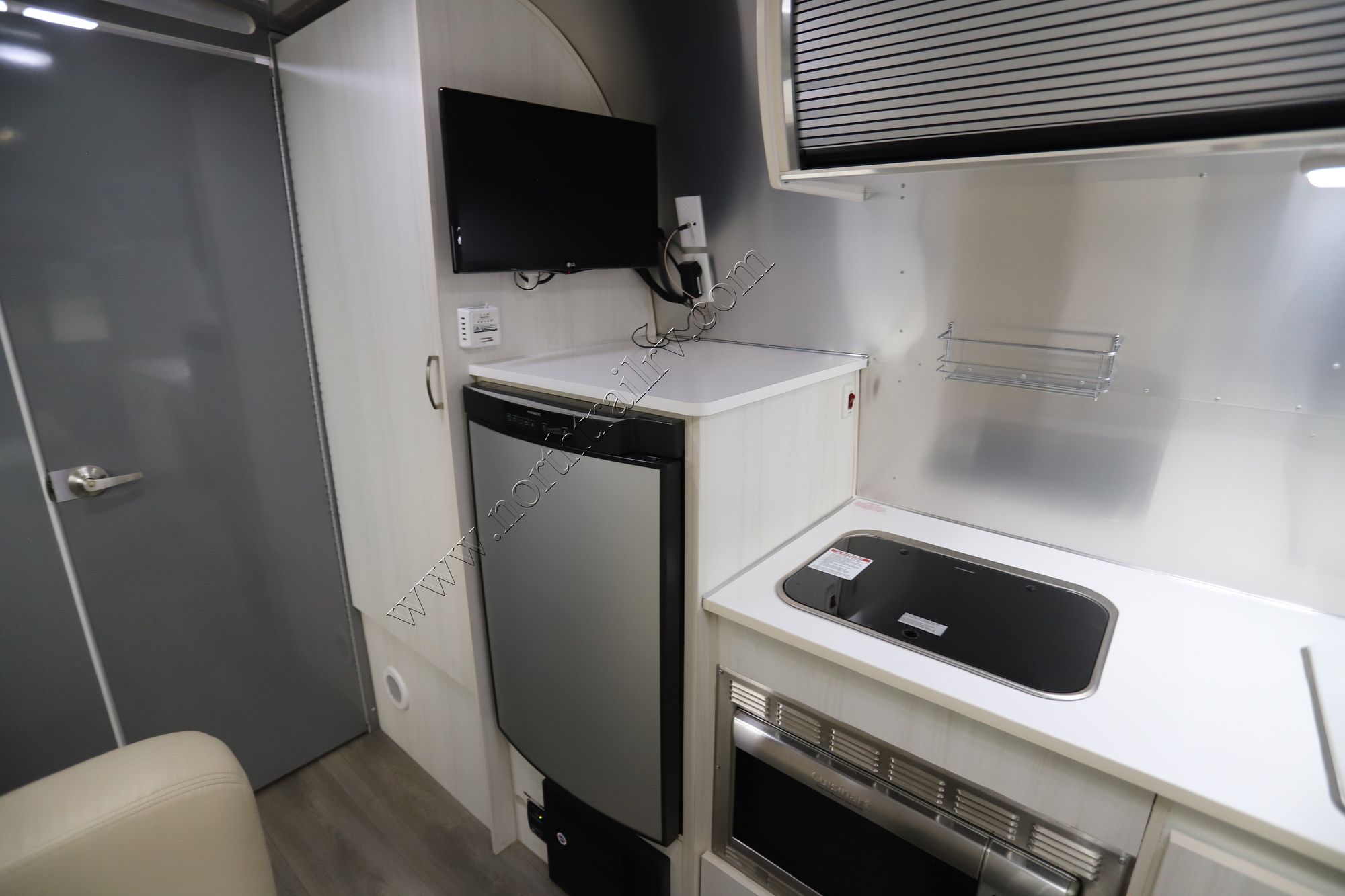 2018 Airstream Sport 22FB Travel Trailer Used  For Sale