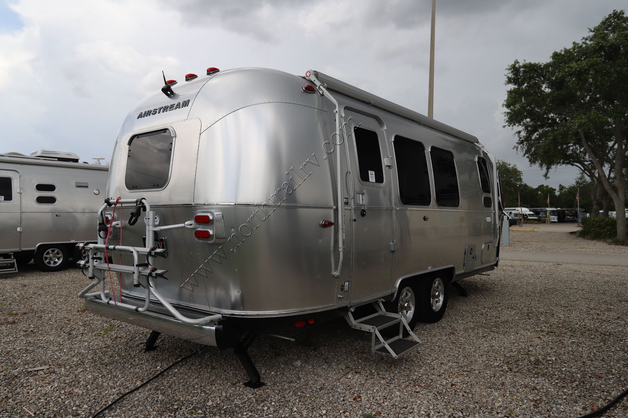 Used 2022 Airstream Flying Cloud 23FB Travel Trailer  For Sale