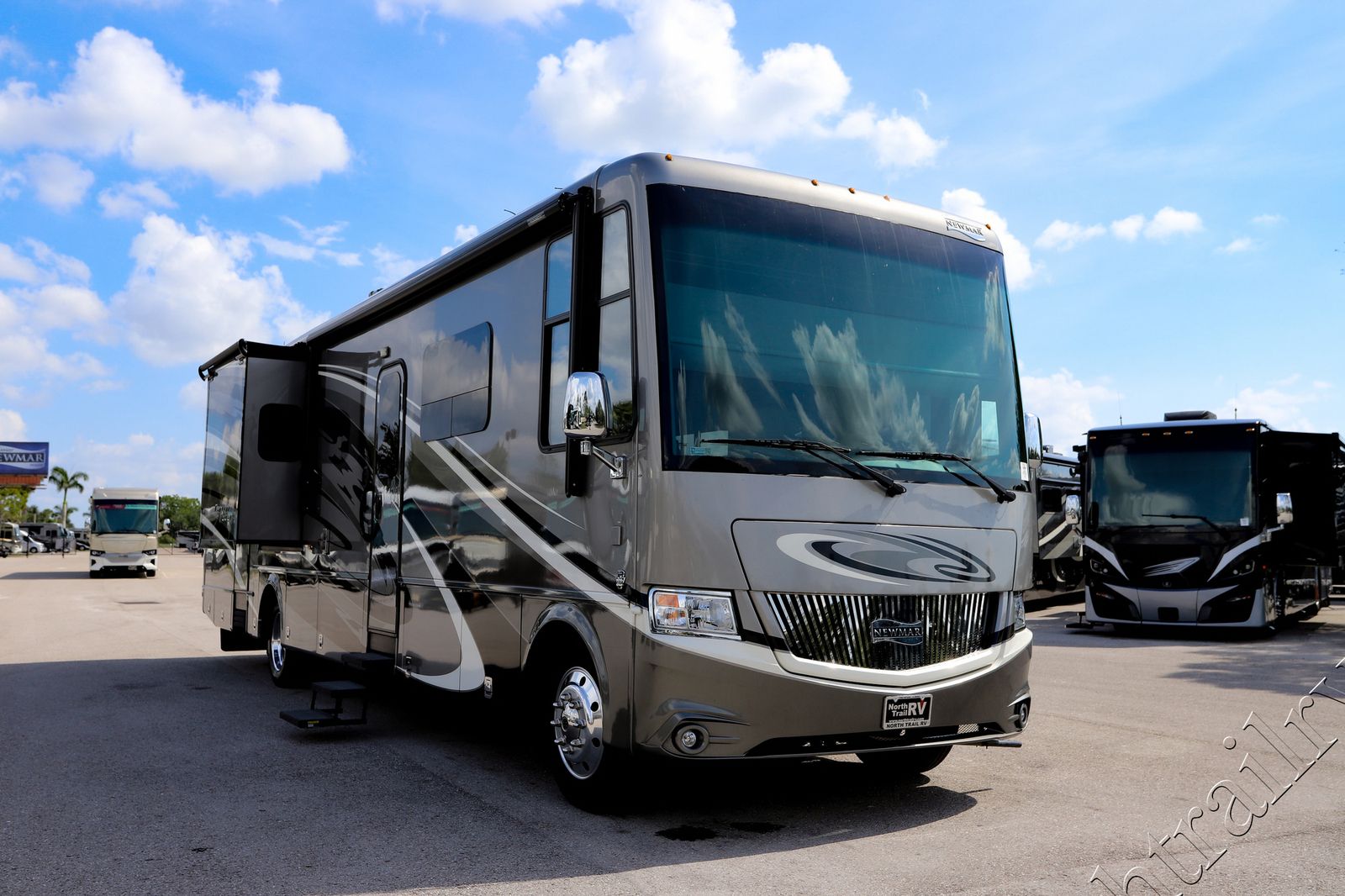 2019 Newmar Canyon Star 3927 19021