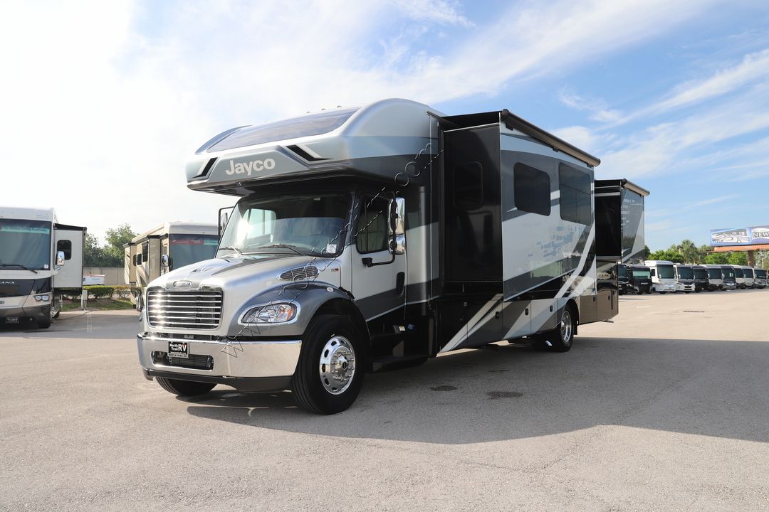 2024 Jayco Seneca 37M 15608