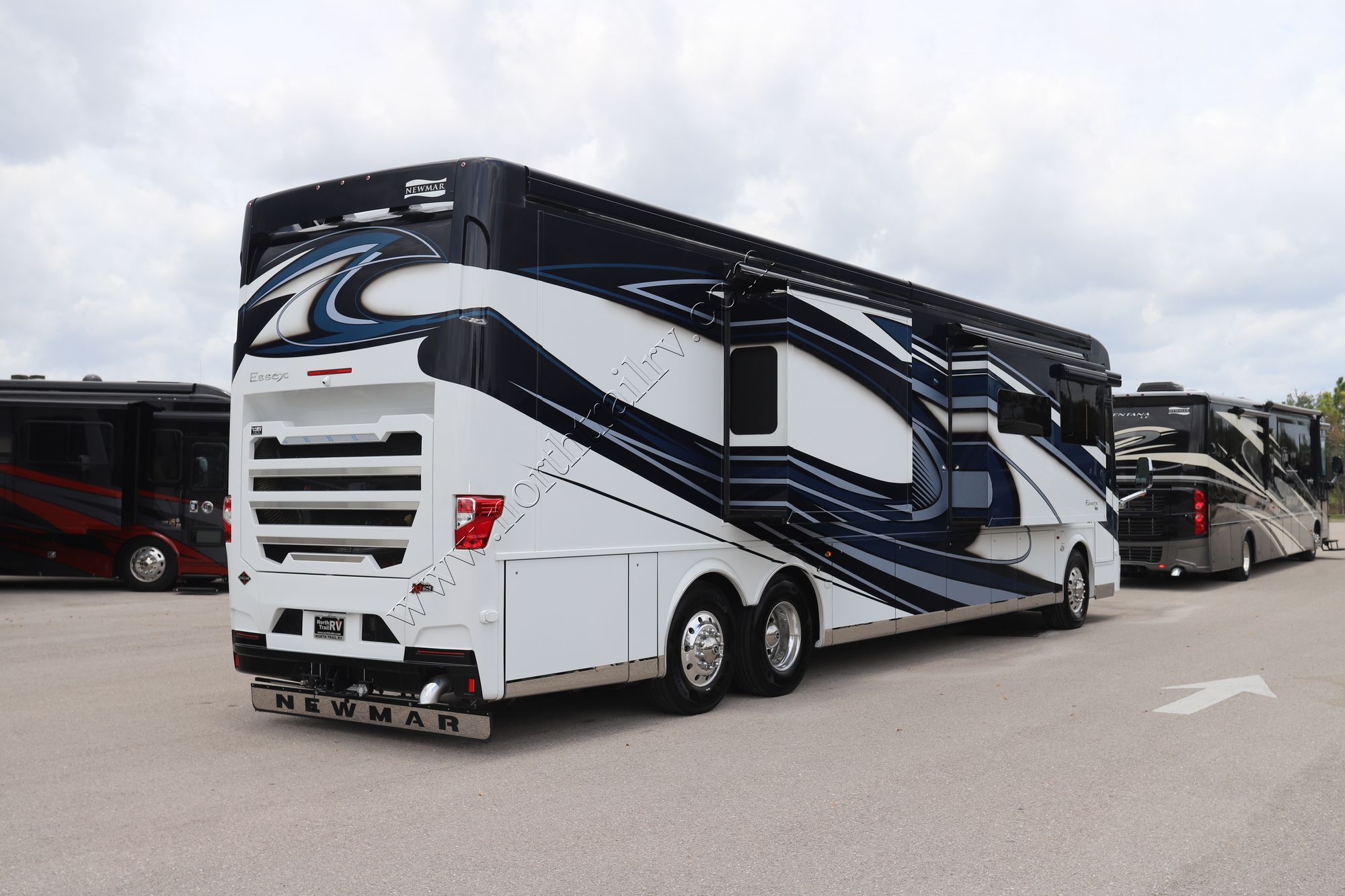 New 2023 Newmar Essex 4569 Class A  For Sale