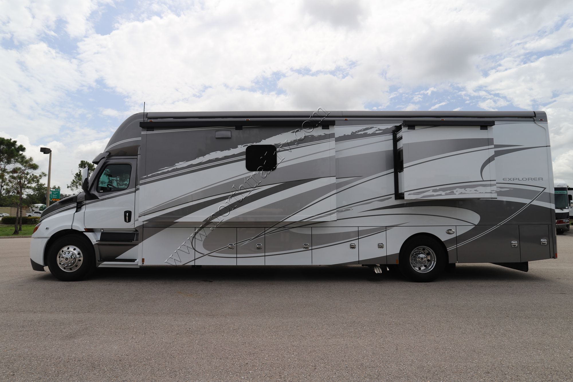 Used 2023 Renegade Rv Explorer 40ERB Super C  For Sale