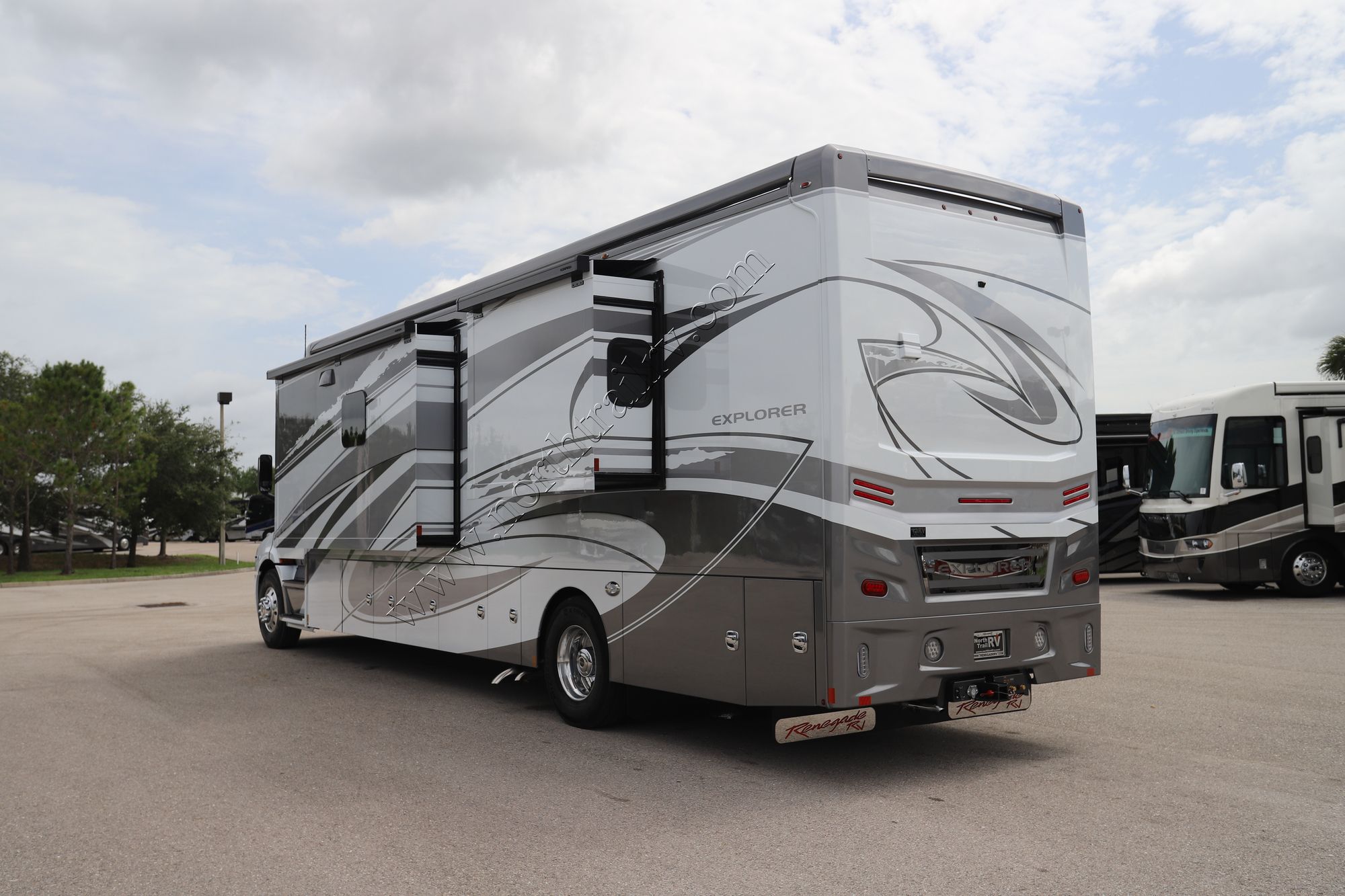 Used 2023 Renegade Rv Explorer 40ERB Super C  For Sale