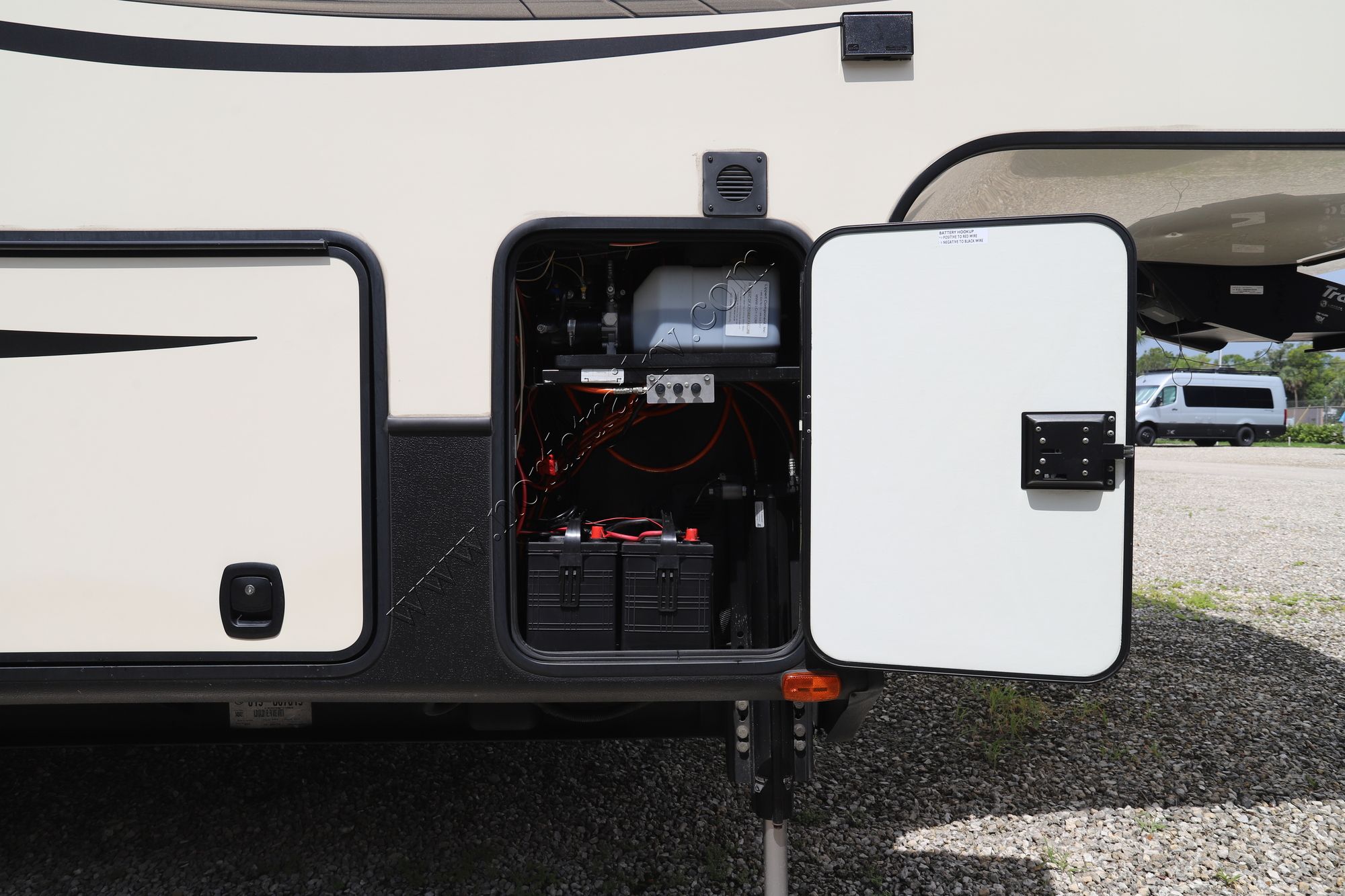 Used 2016 Keystone Alpine 3010RE Fifth Wheel  For Sale