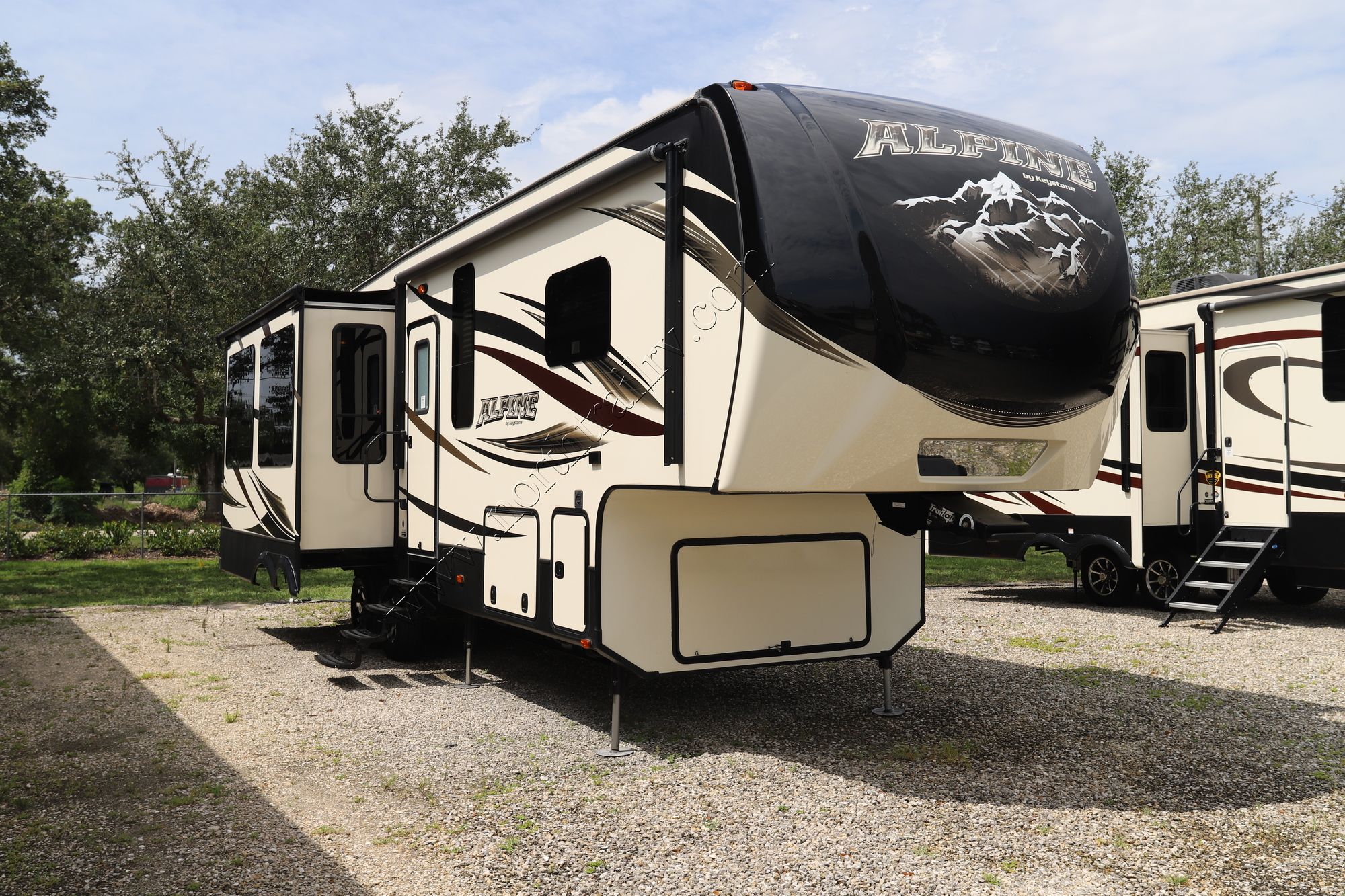 Used 2016 Keystone Alpine 3010RE Fifth Wheel  For Sale