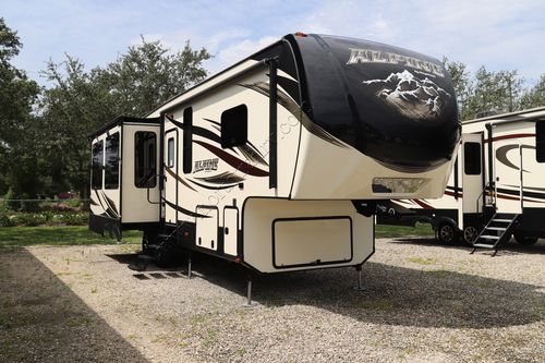 2016 Keystone Alpine 3010RE