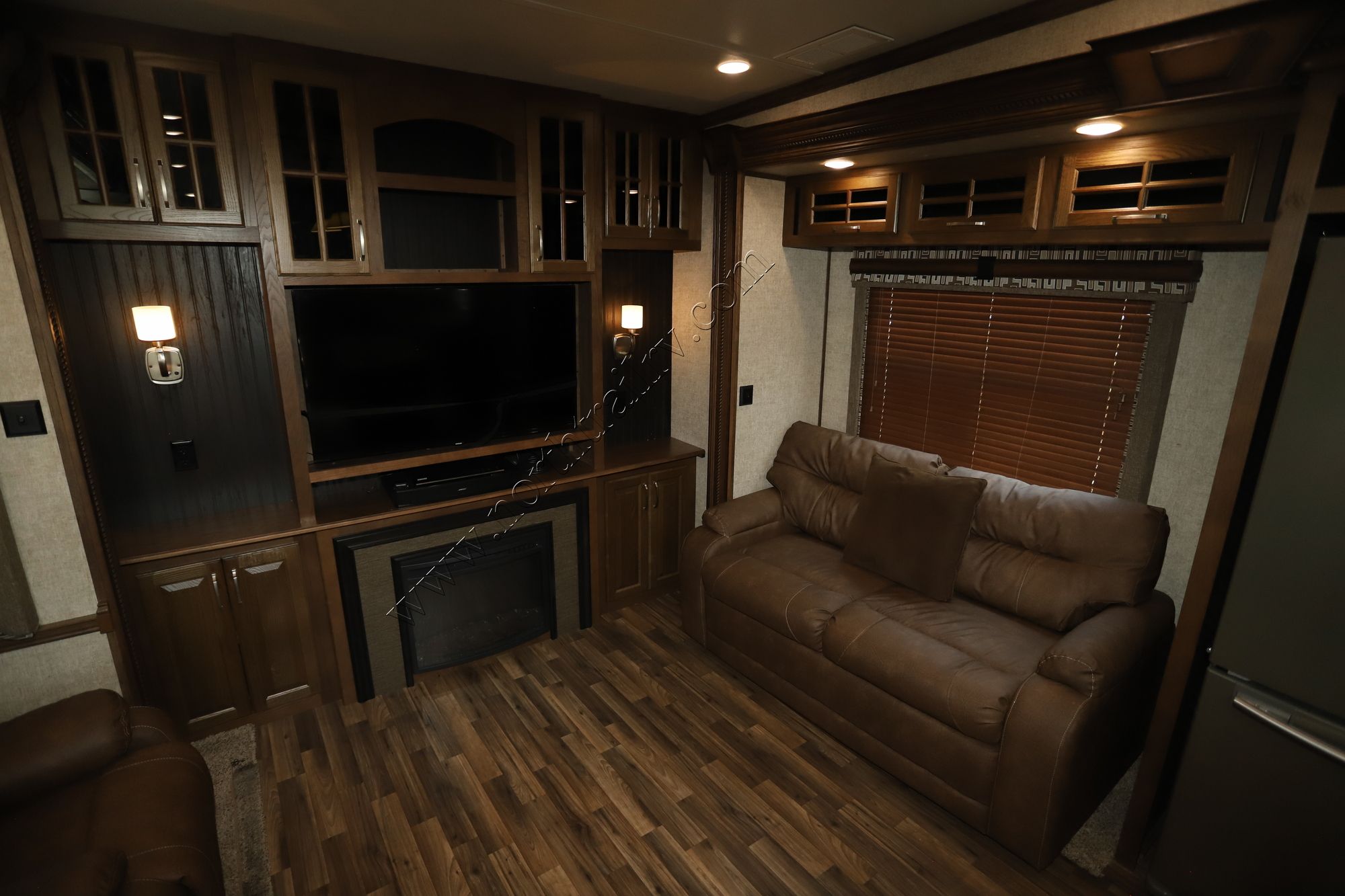 Used 2016 Keystone Alpine 3010RE Fifth Wheel  For Sale