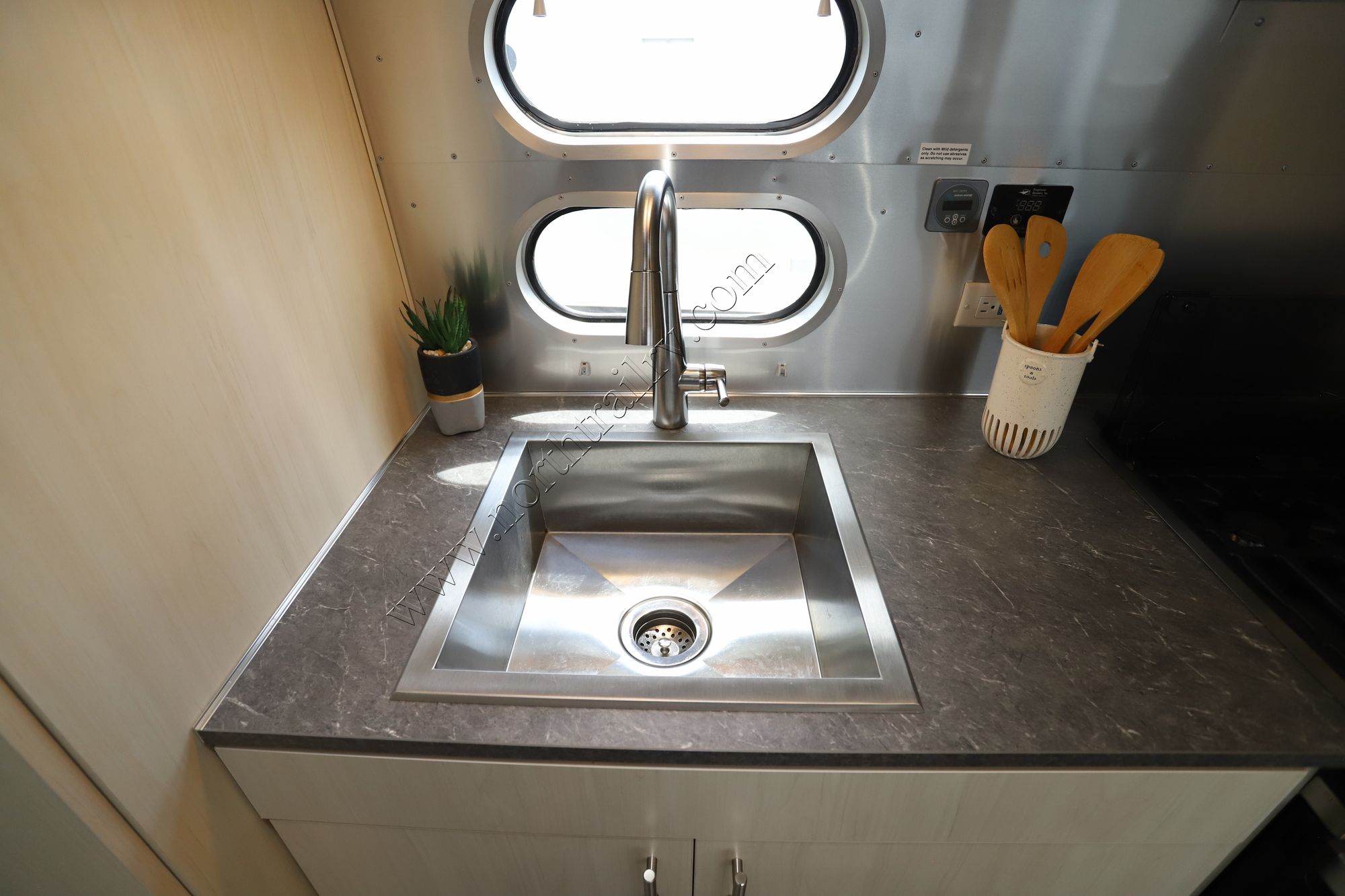 Used 2021 Airstream Flying Cloud 23FB Travel Trailer  For Sale
