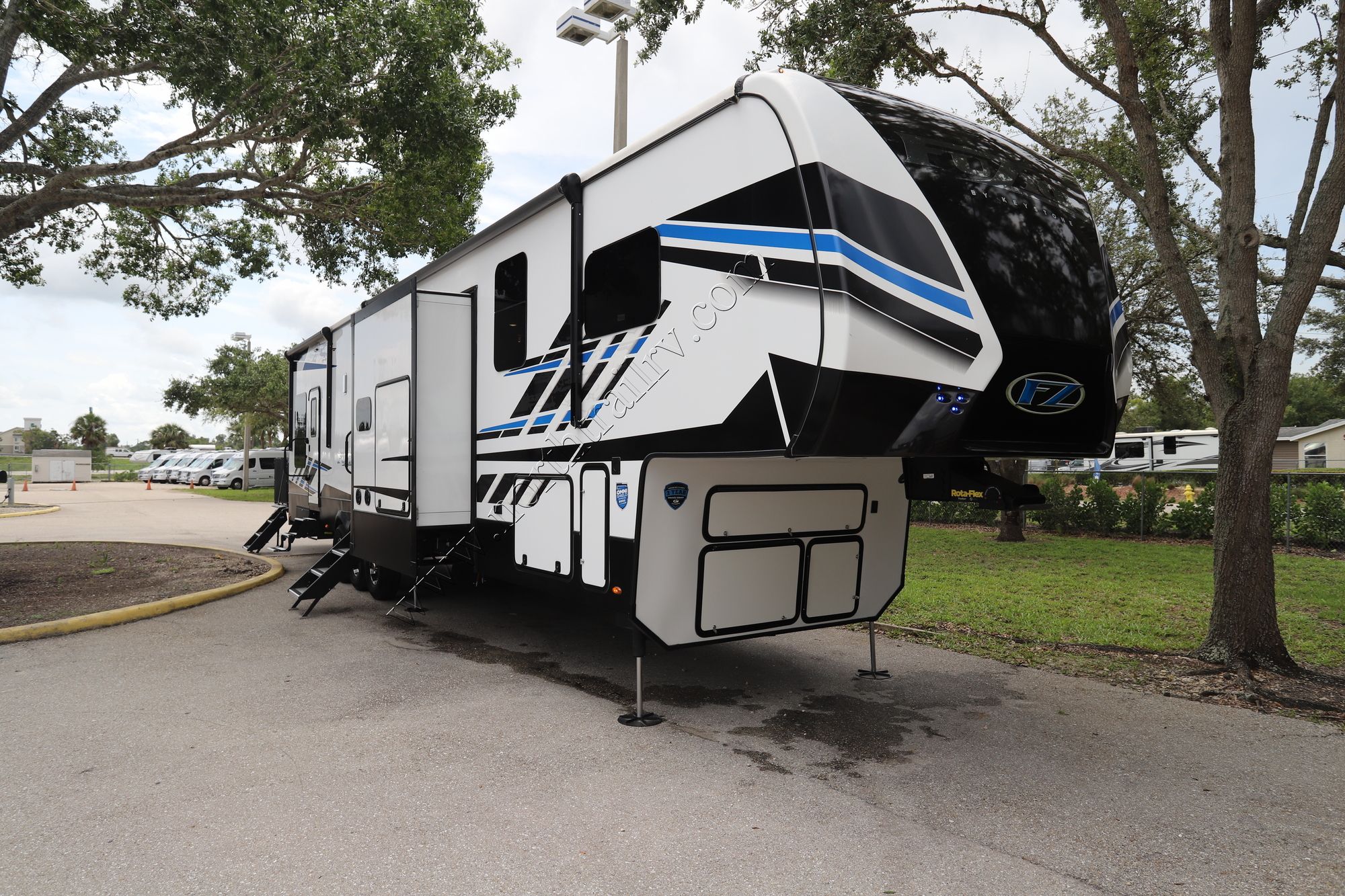 Used 2022 Keystone Fuzion 427 Fifth Wheel  For Sale