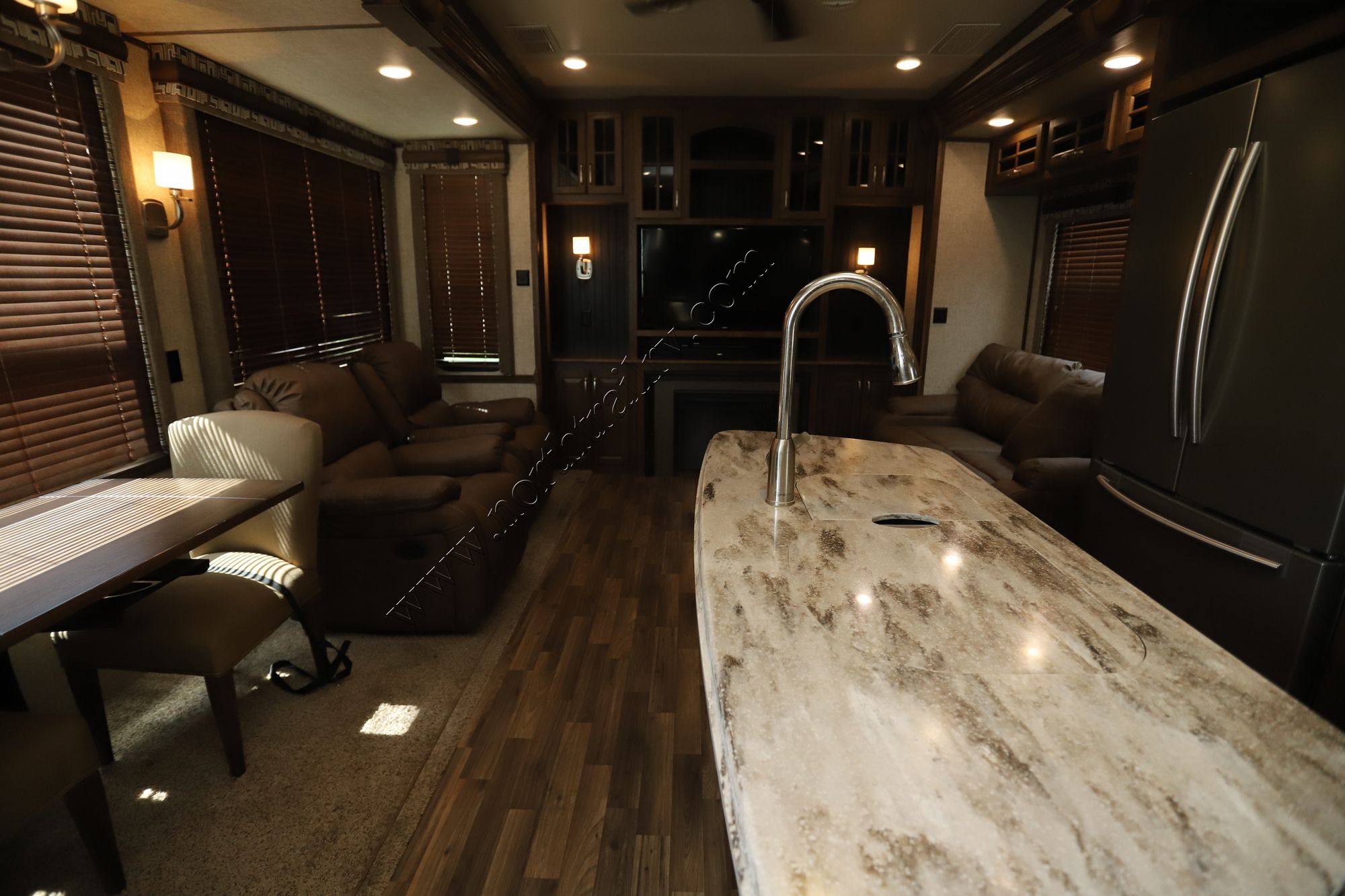 Used 2016 Keystone Alpine 3010RE Fifth Wheel  For Sale