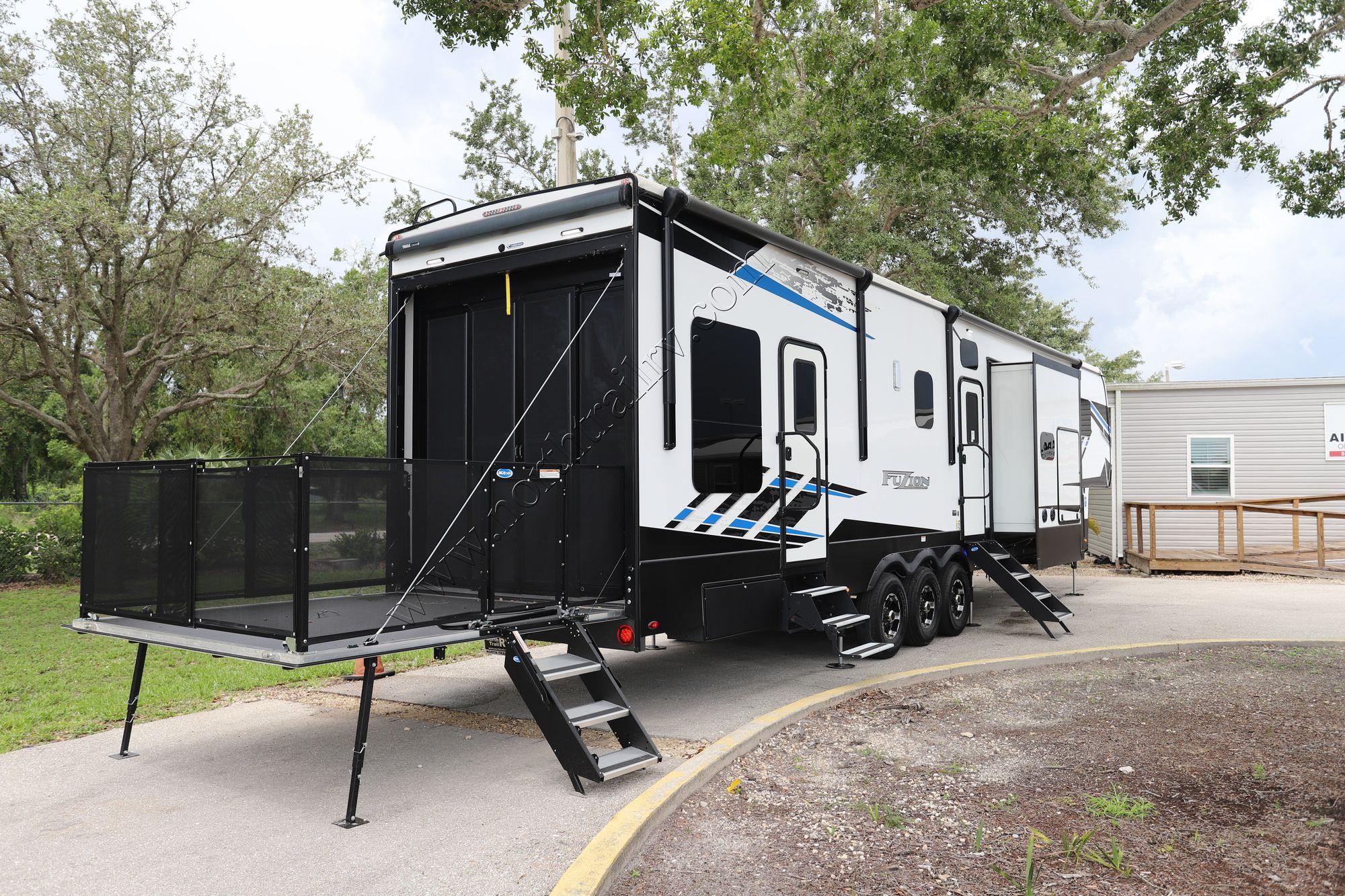 Used 2022 Keystone Fuzion 427 Fifth Wheel  For Sale