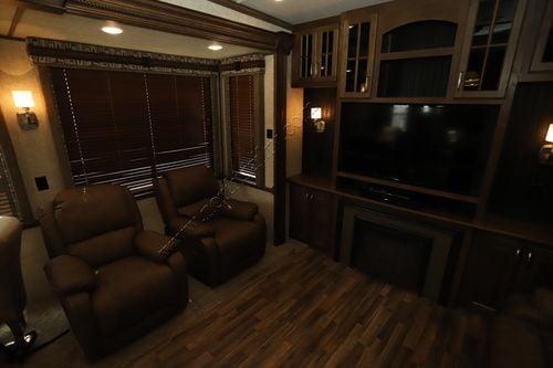 2016 Keystone Alpine 3010RE