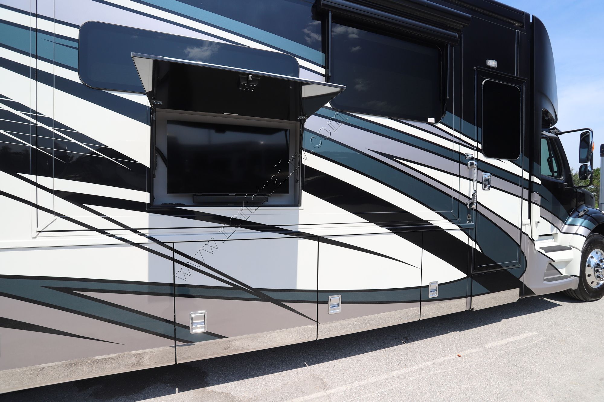 Used 2022 Newmar Supreme Aire 4573 Super C  For Sale