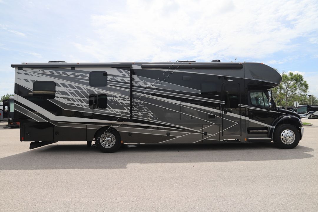 2025 Renegade Rv Valencia 38BB 15500