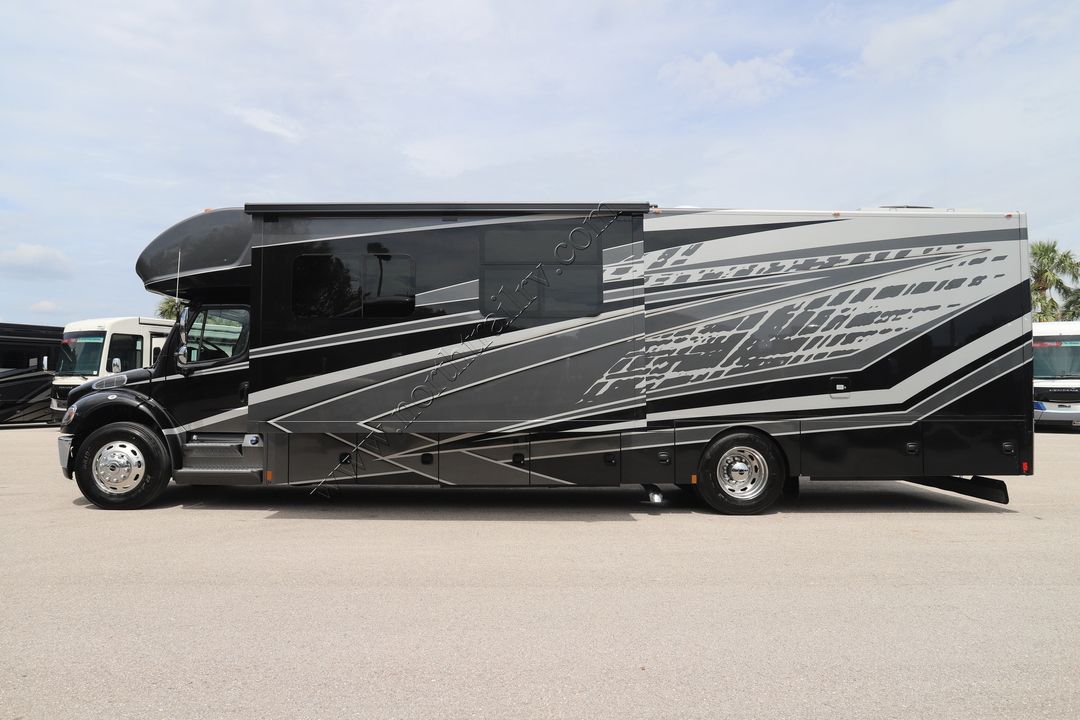 2025 Renegade Rv Valencia 38BB 15500