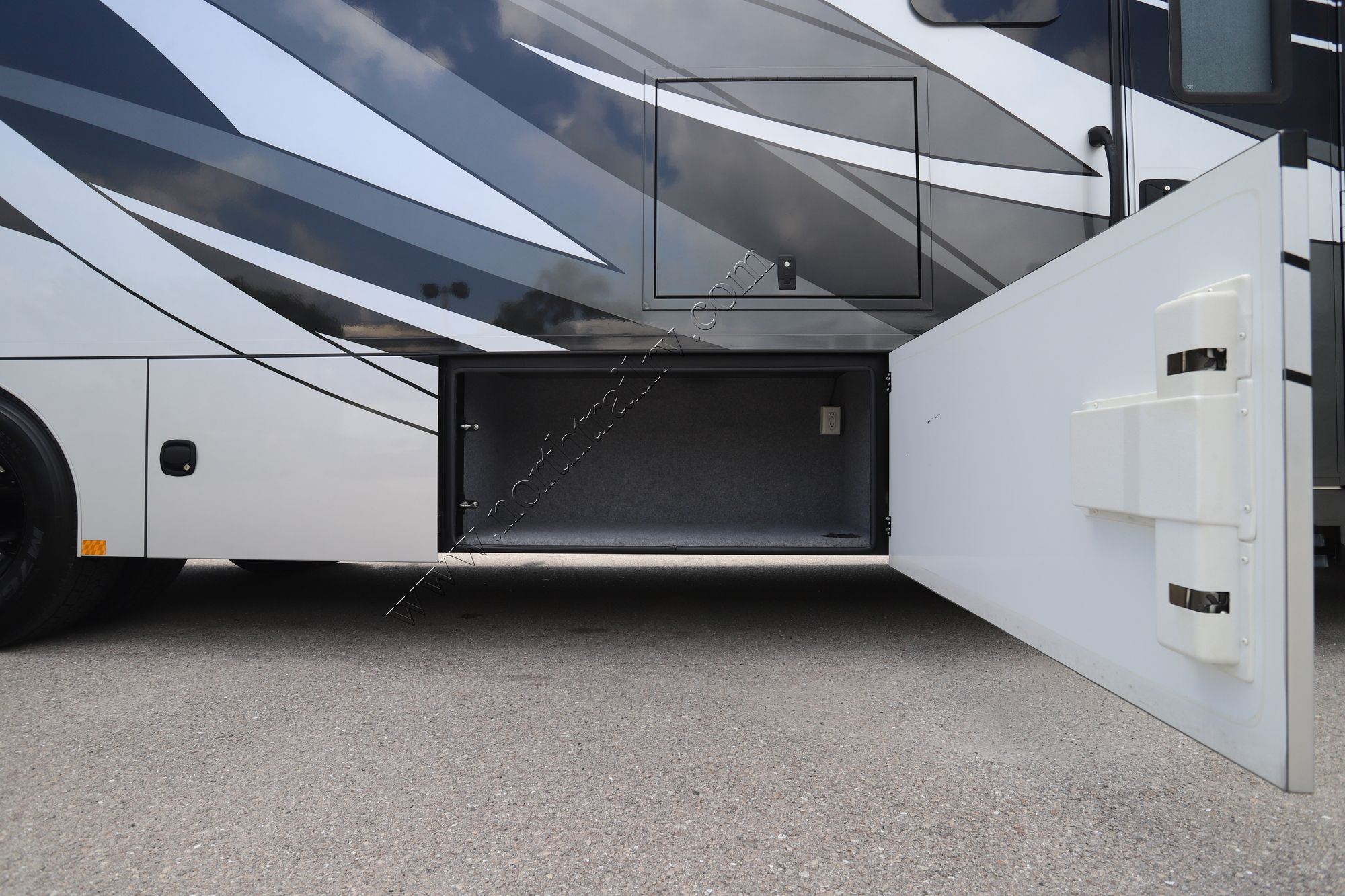 Used 2020 Renegade Rv Verona 34VQB Super C  For Sale