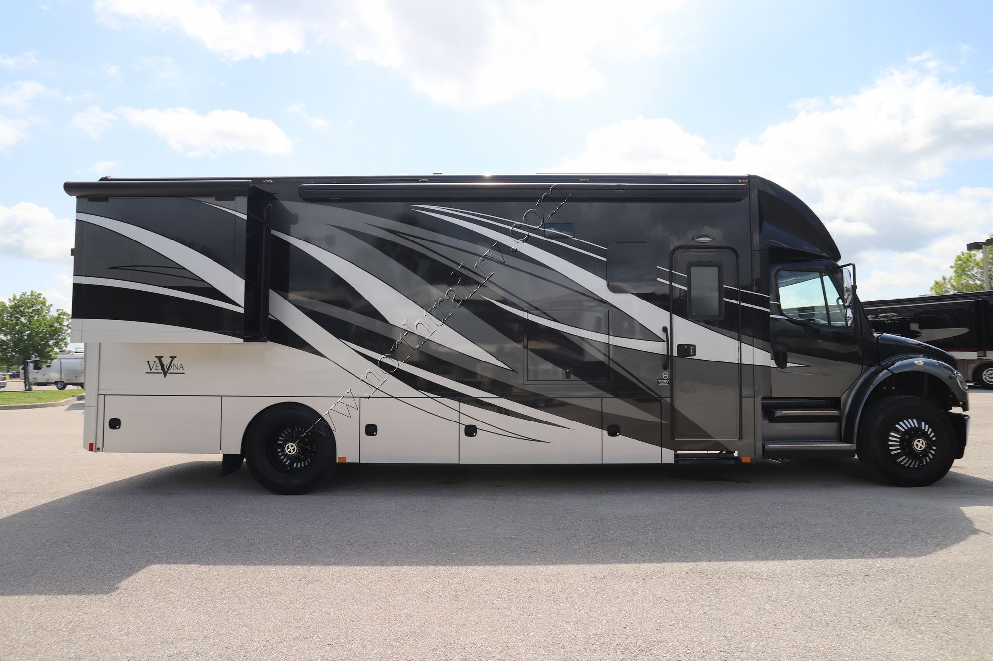 Used 2020 Renegade Rv Verona 34VQB Super C  For Sale