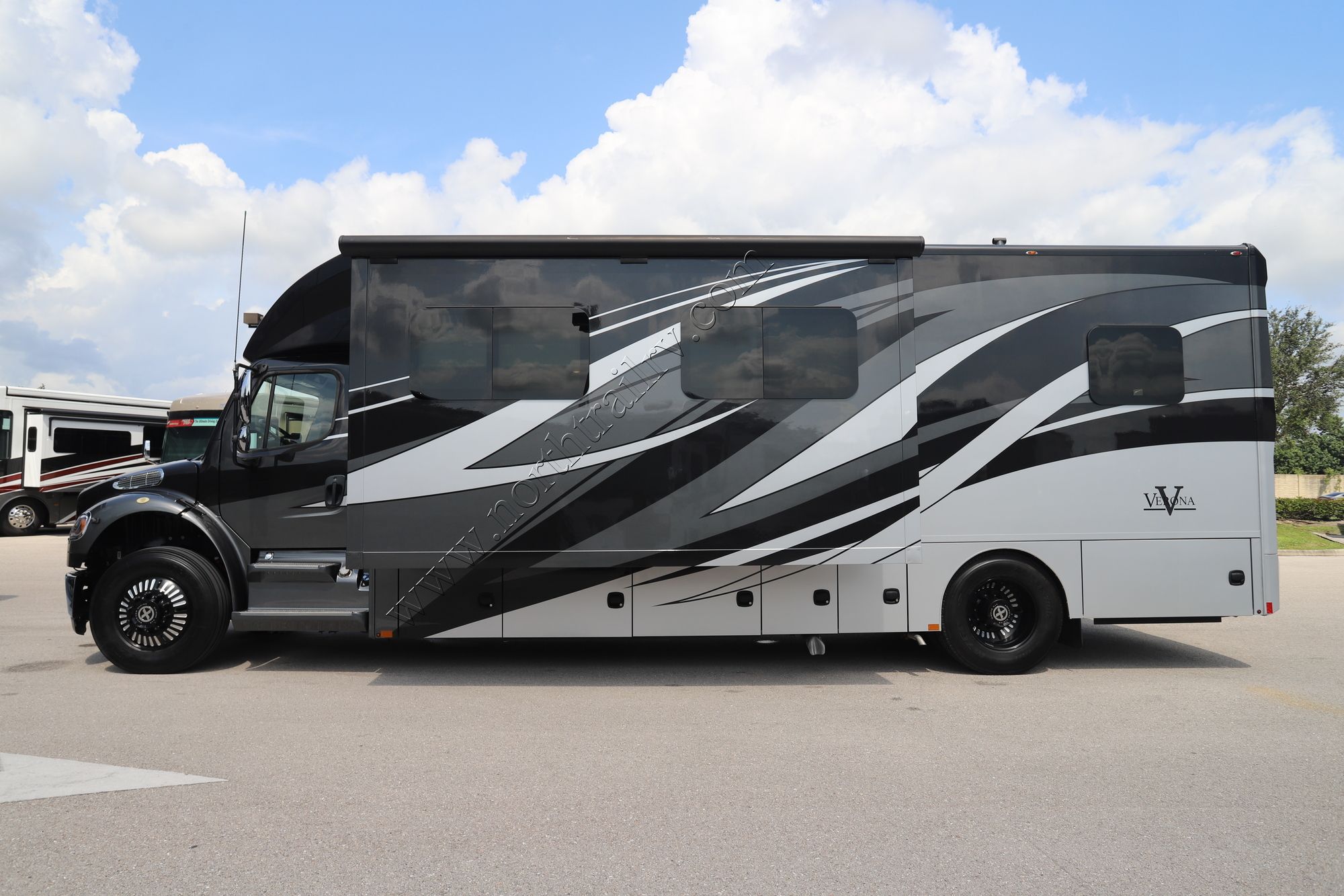 Used 2020 Renegade Rv Verona 34VQB Super C  For Sale
