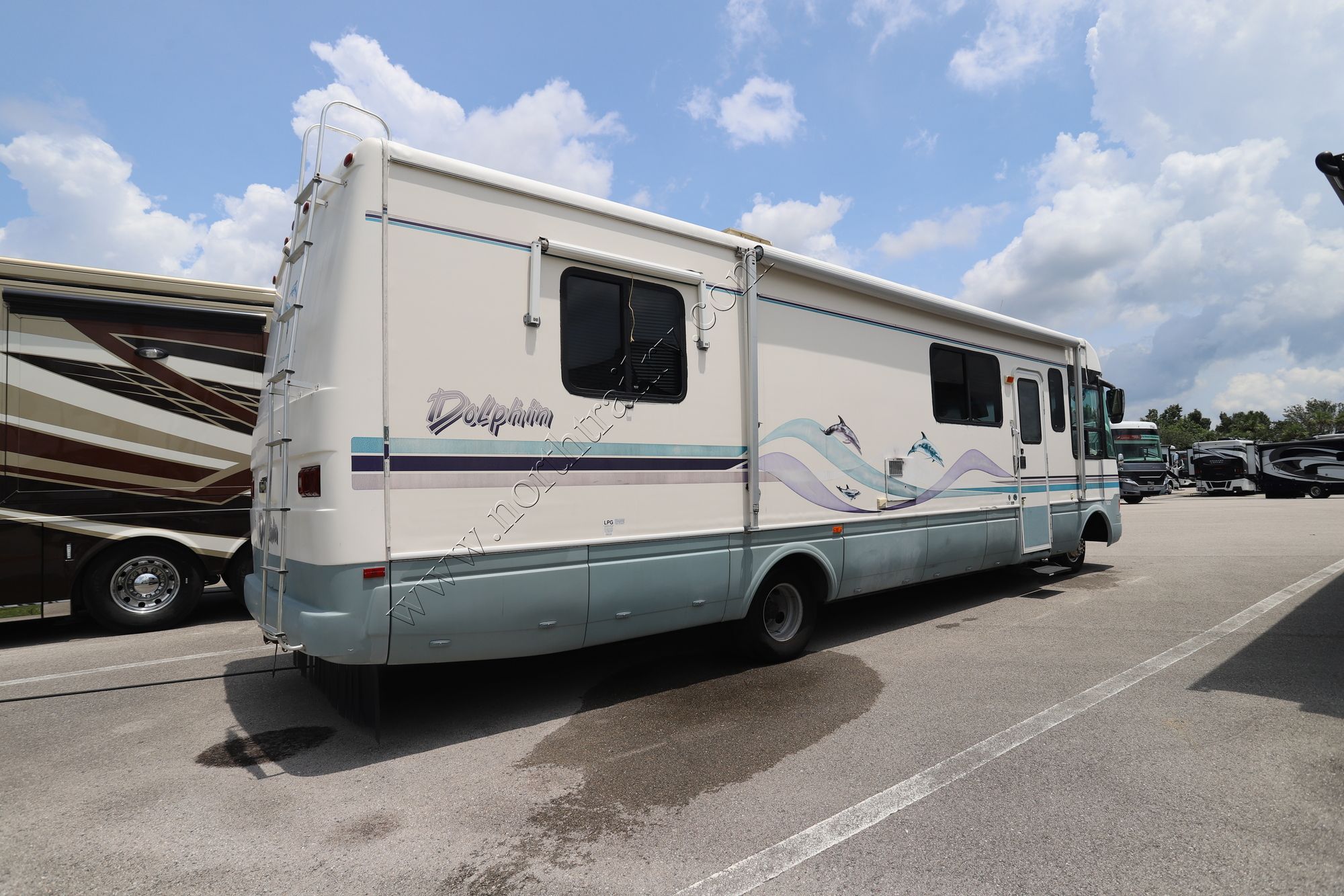 Used 1997 National Rv Dolphin 532 Class A  For Sale