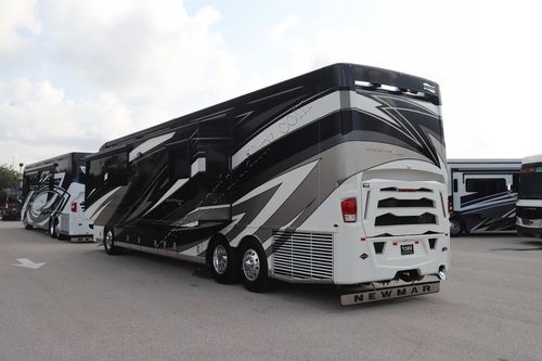 2021 Newmar Mountain Aire 4551