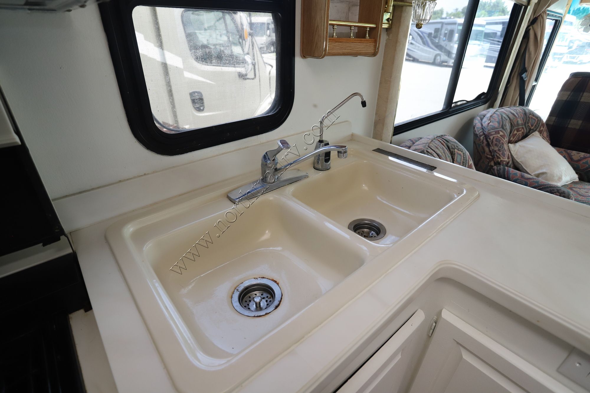 Used 1997 National Rv Dolphin 532 Class A  For Sale