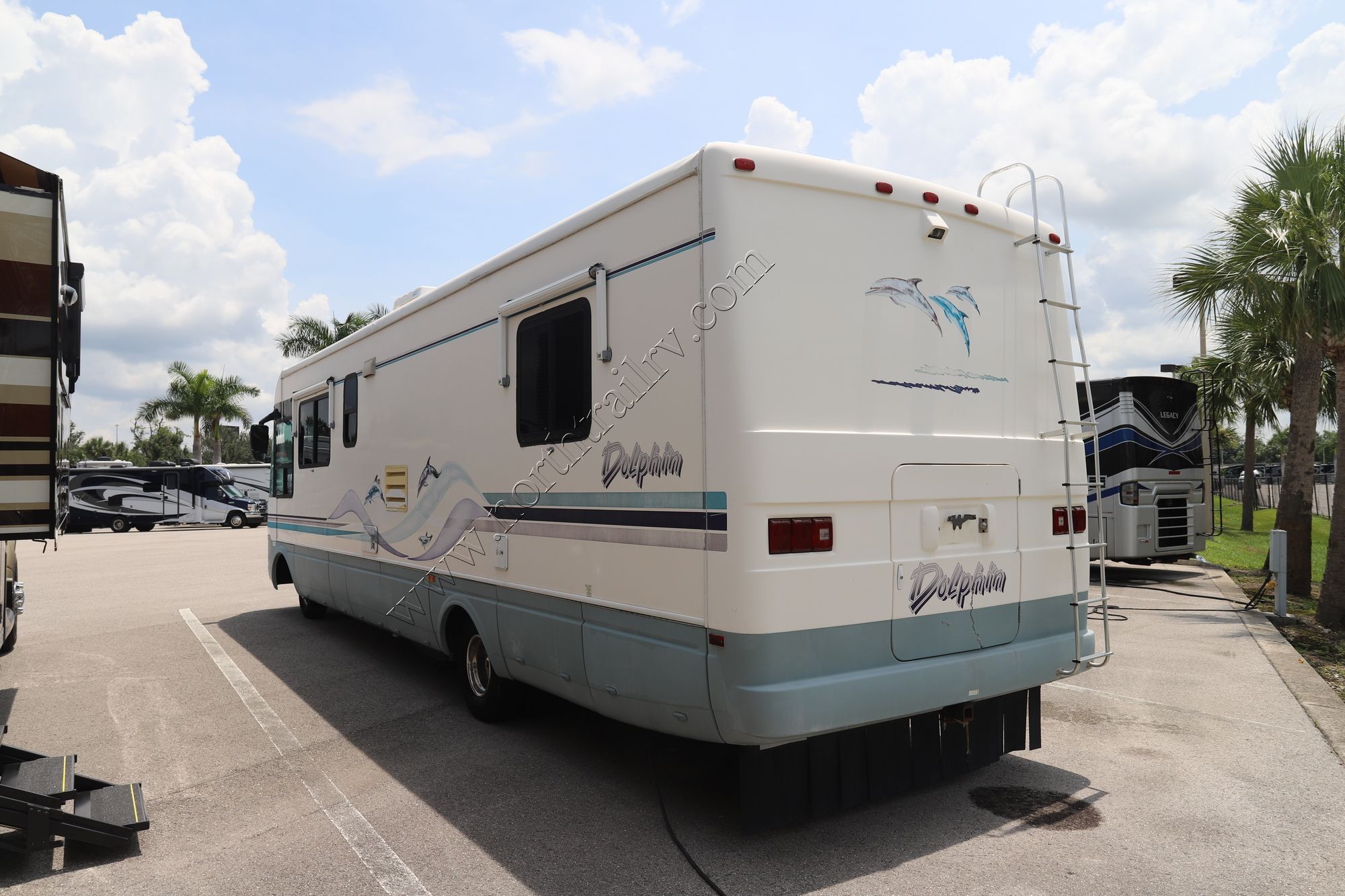 Used 1997 National Rv Dolphin 532 Class A  For Sale