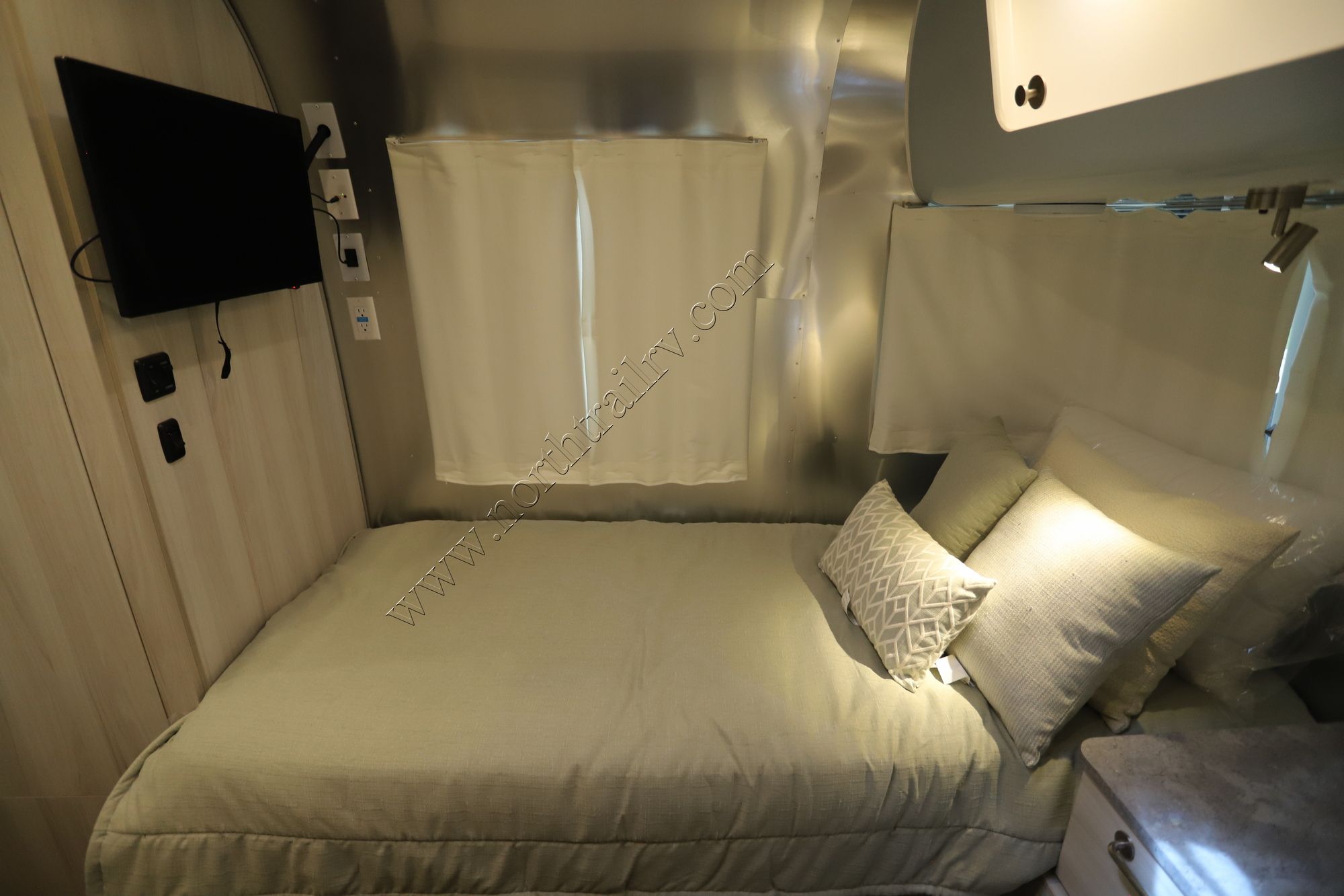 New 2023 Airstream International 23FB Travel Trailer  For Sale