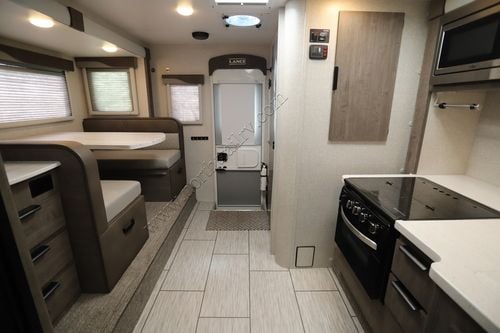 2022 Lance Lance 1062