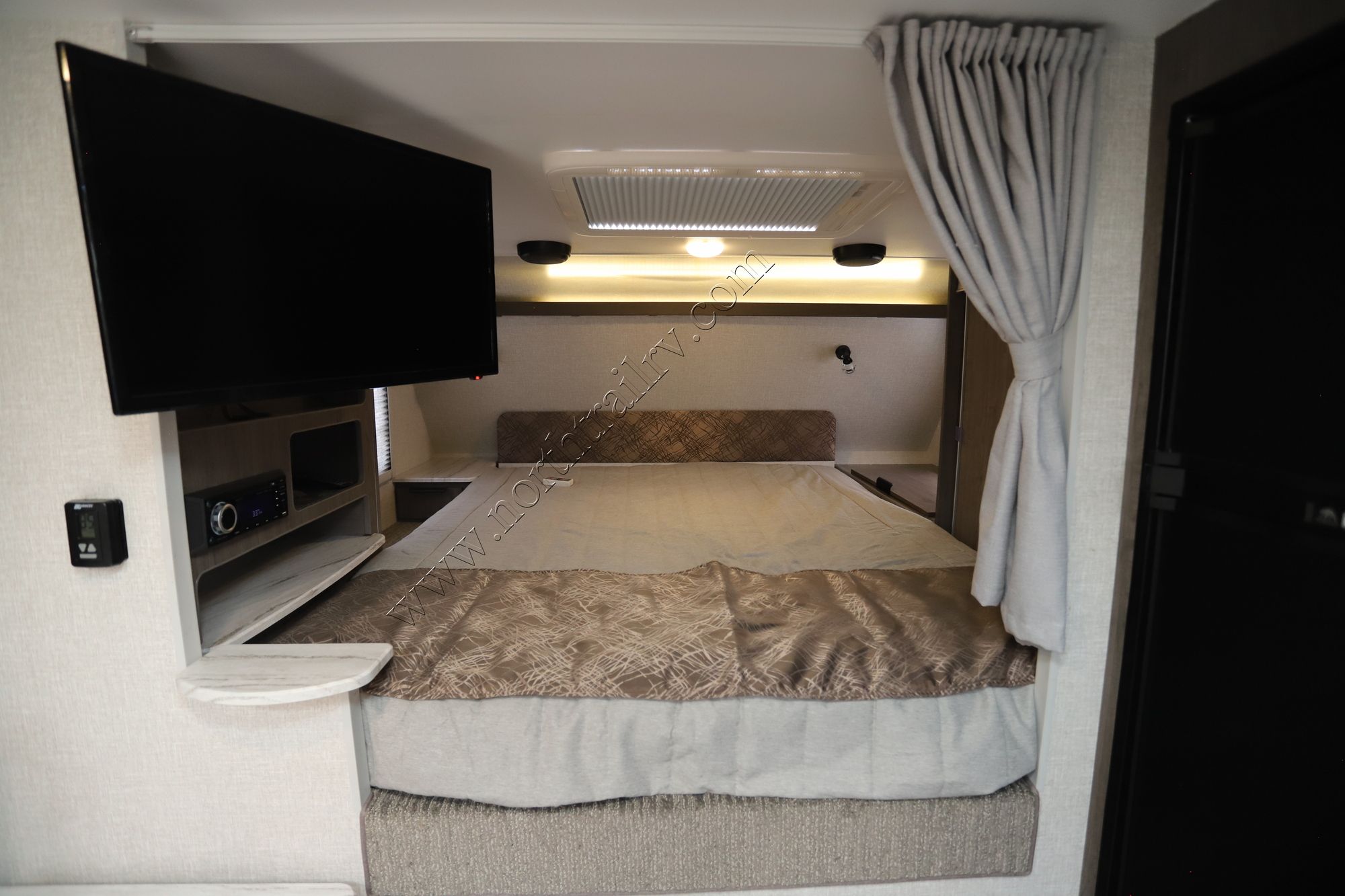 Used 2022 Lance Lance 1062 Truck Camper  For Sale