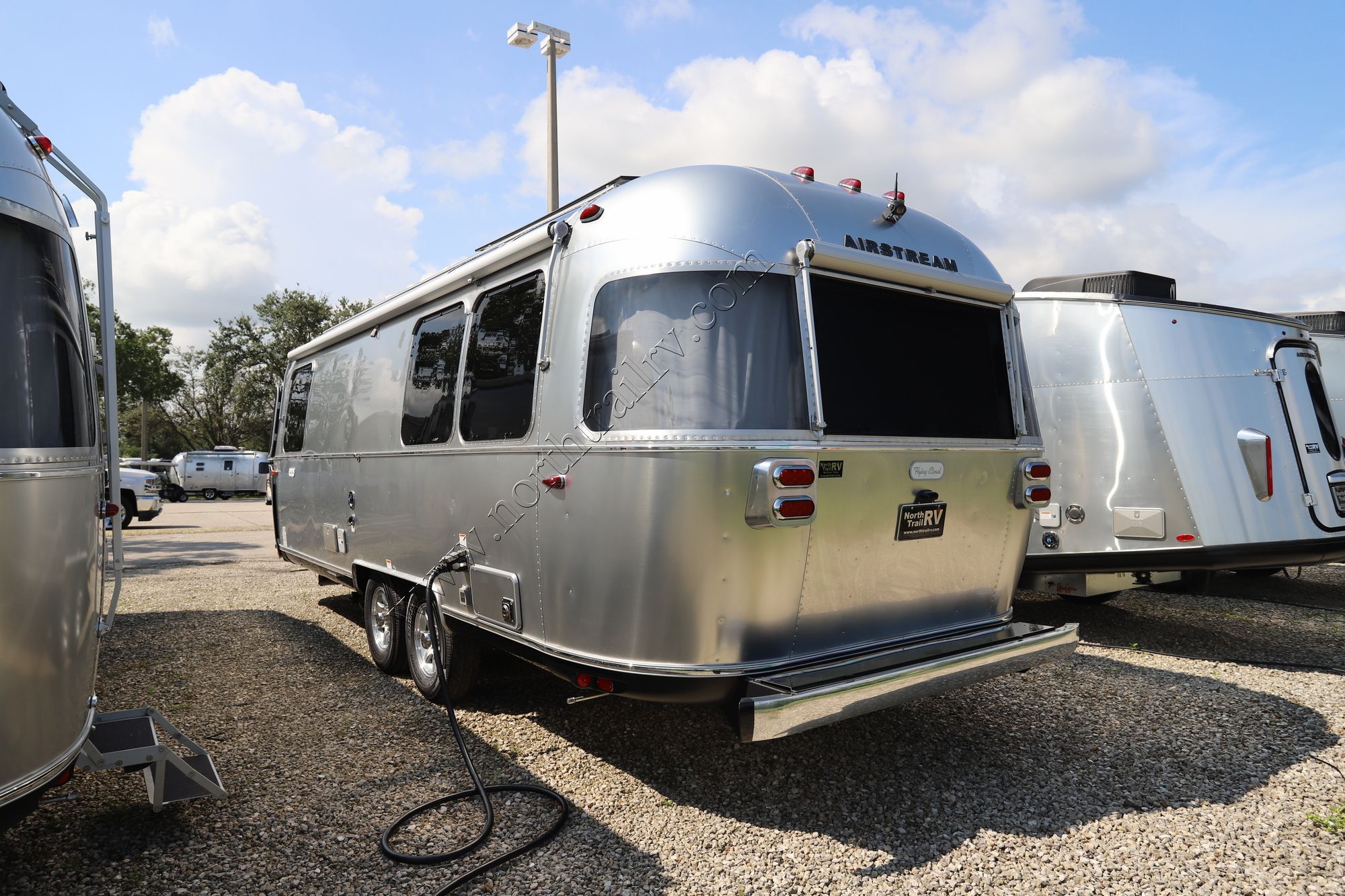 New 2023 Airstream Flying Cloud 25FB Travel Trailer  For Sale