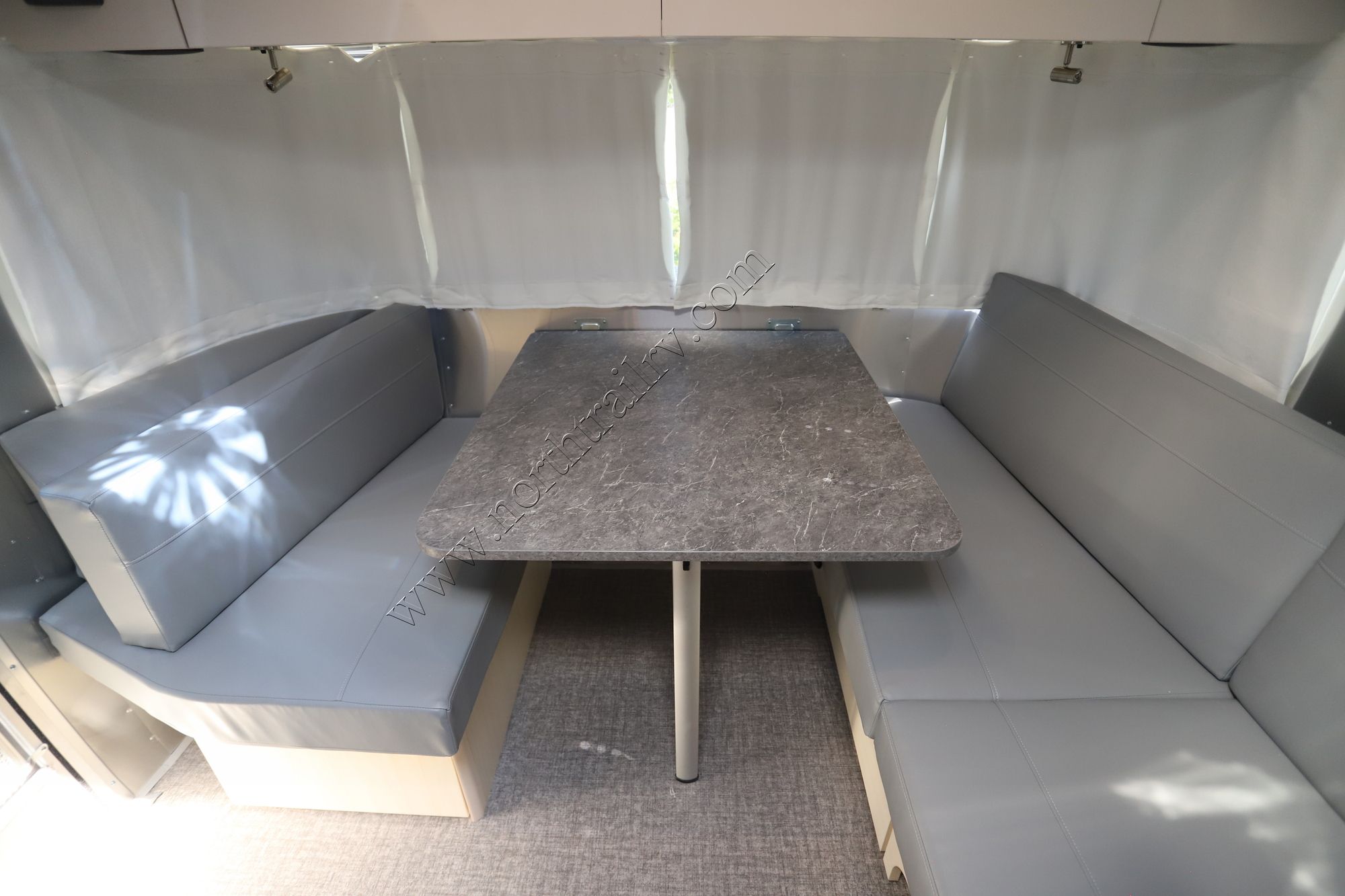 New 2023 Airstream Flying Cloud 25FB Travel Trailer  For Sale