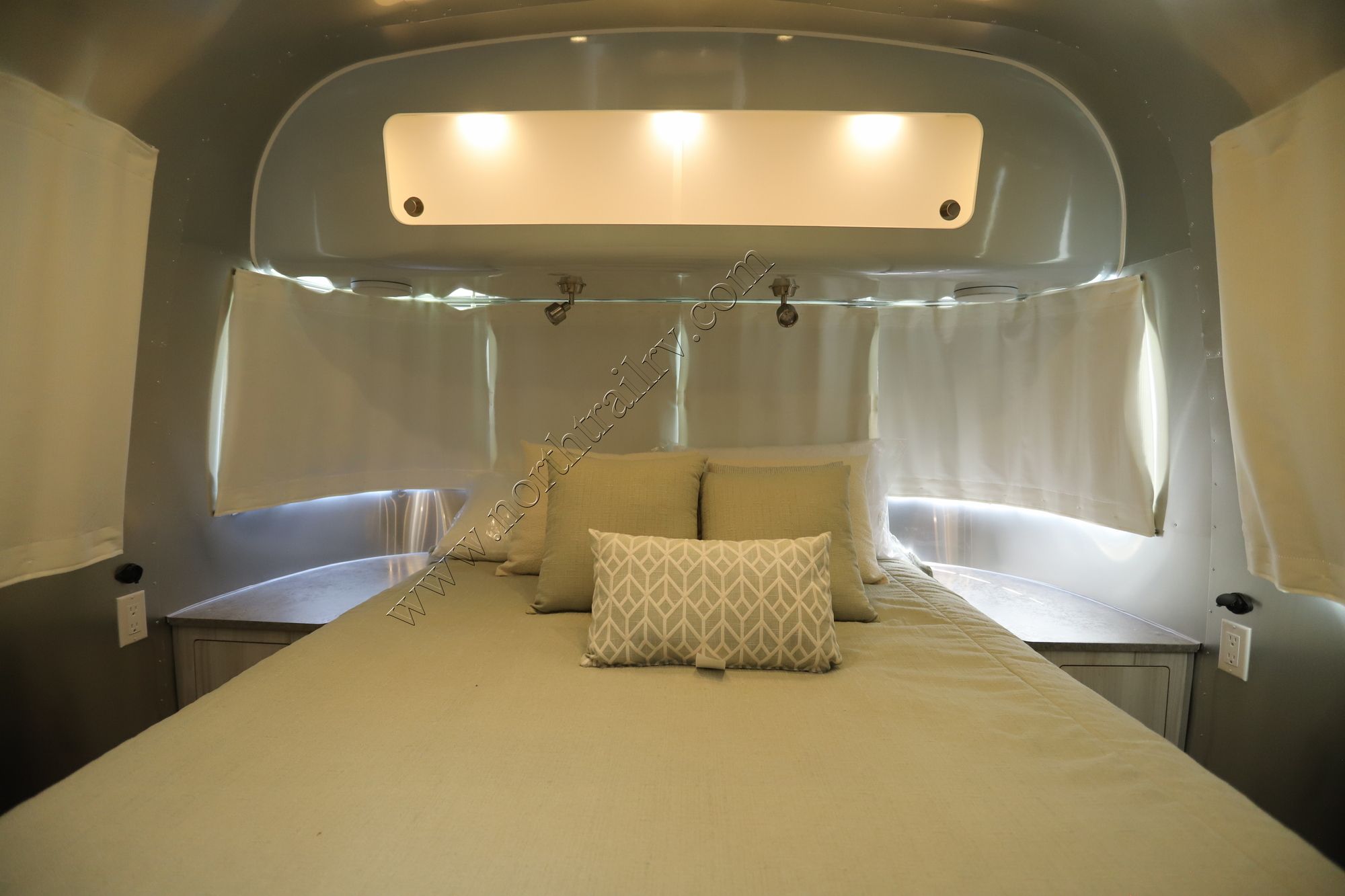 New 2023 Airstream International 30RB Travel Trailer  For Sale