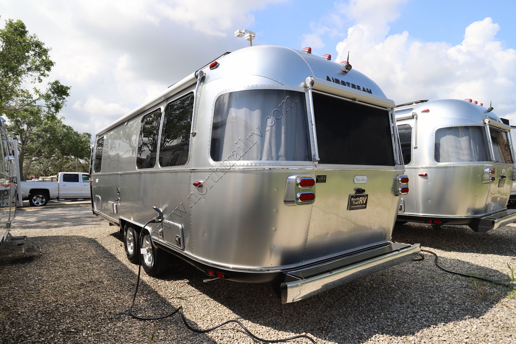 New 2023 Airstream Flying Cloud 25FB Travel Trailer  For Sale