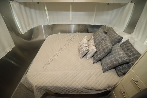2023 Airstream Flying Cloud 25FB