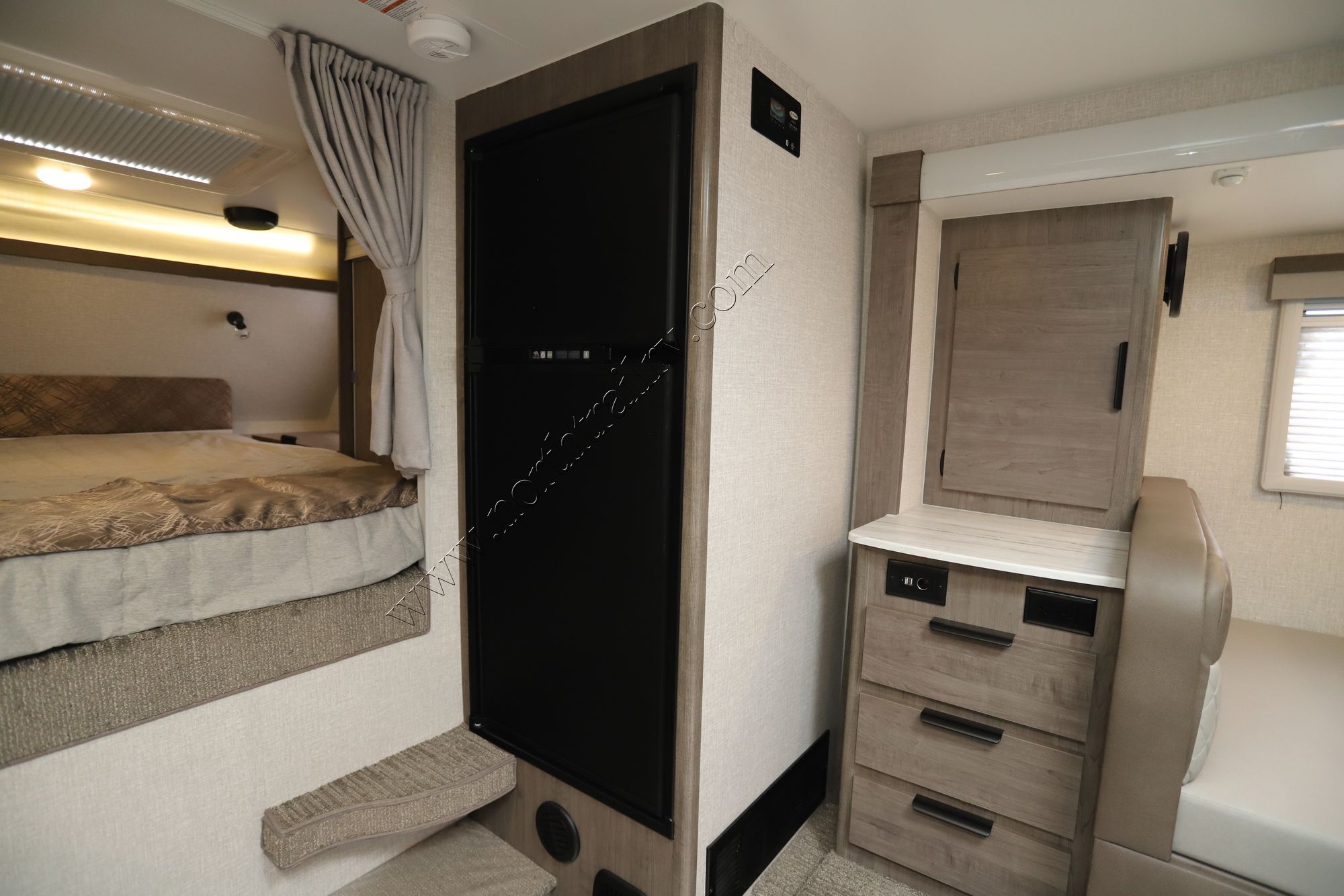 Used 2022 Lance Lance 1062 Truck Camper  For Sale